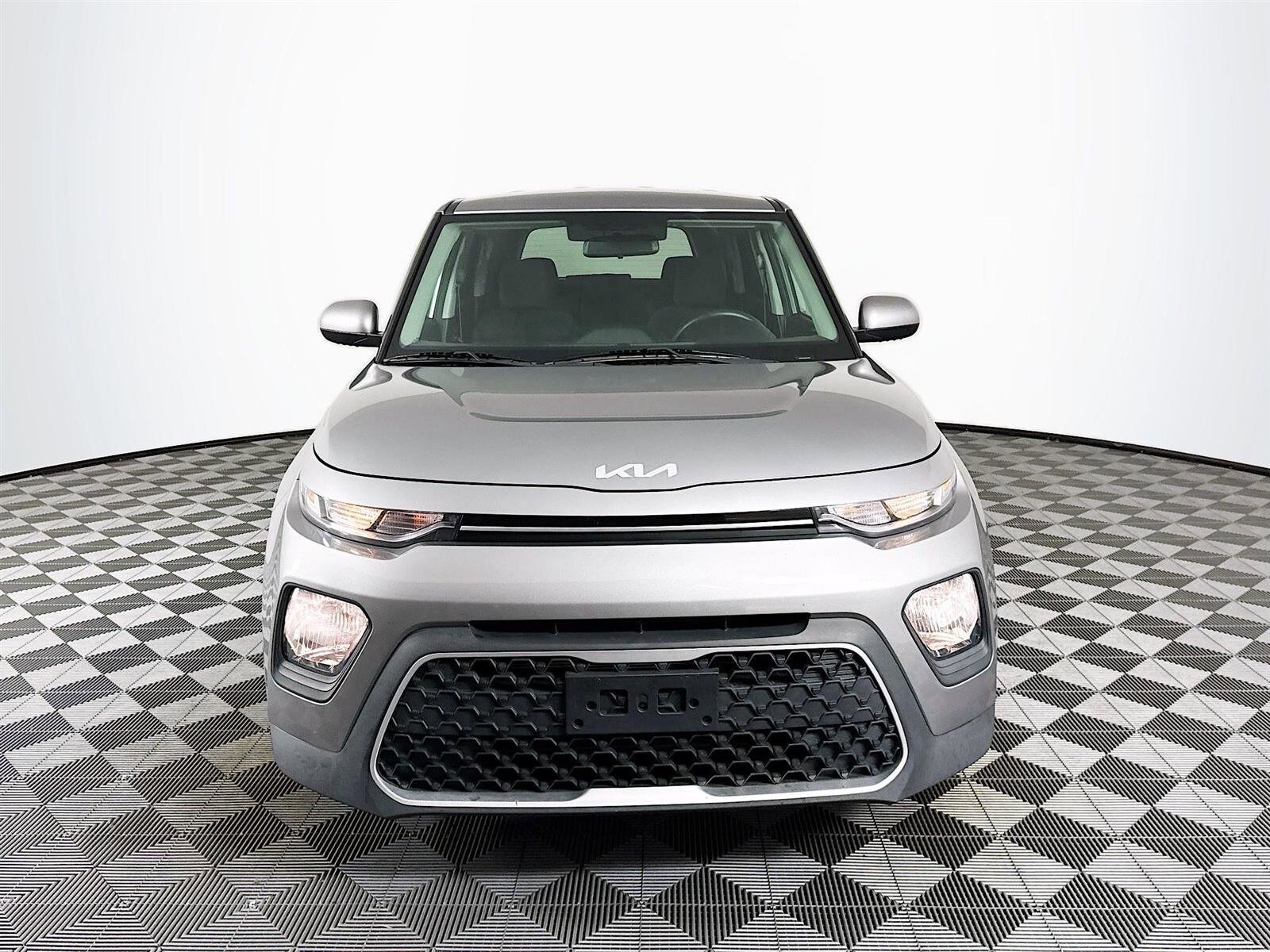 2022 Kia Soul LX photo 2
