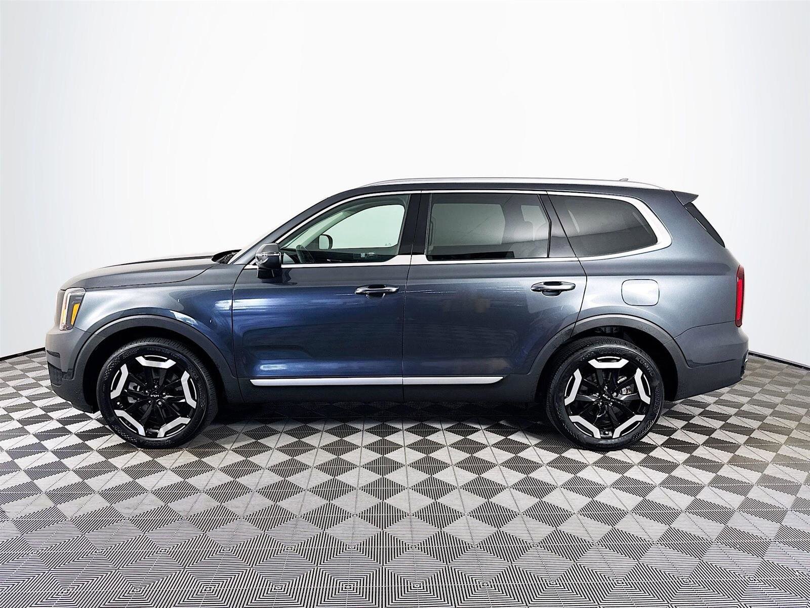 2024 Kia Telluride S photo 4