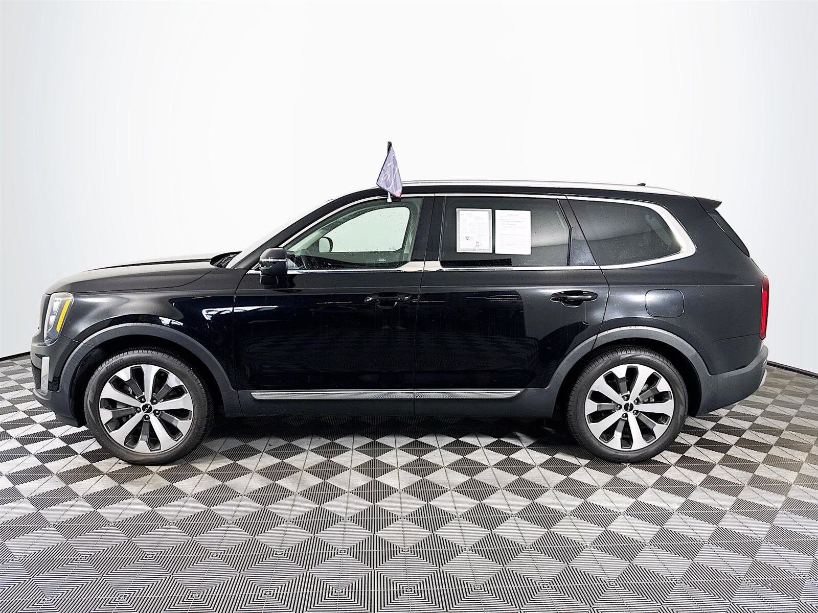 2022 Kia Telluride EX photo 2