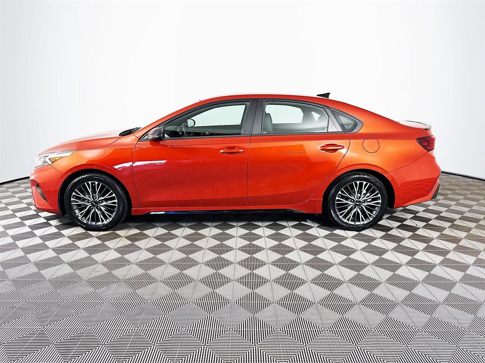 2023 Kia Forte GT-Line photo 4