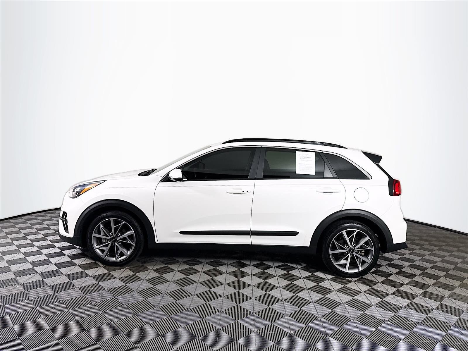 2022 Kia Niro Touring Special Edition photo 3