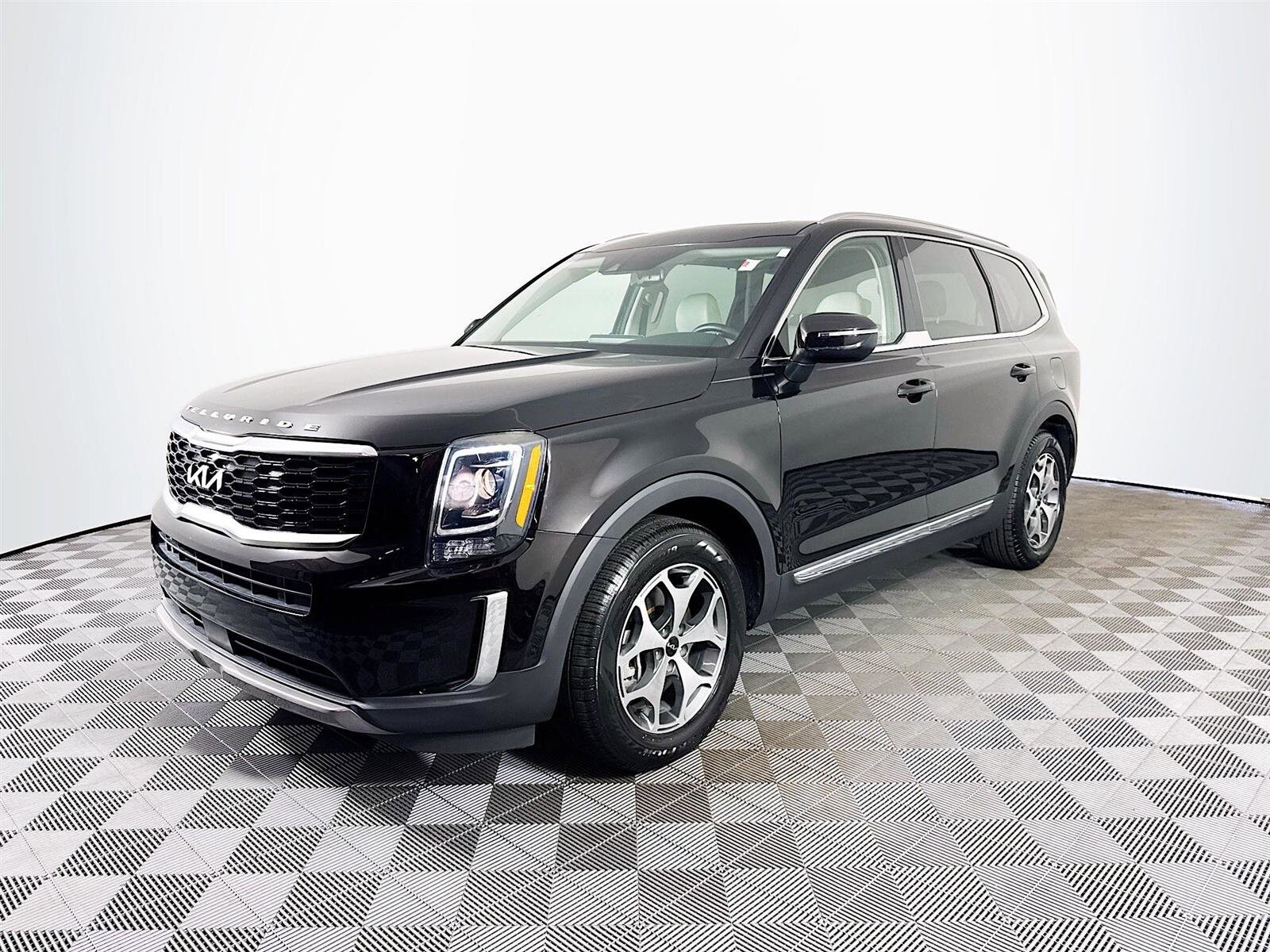 2022 Kia Telluride EX photo 3