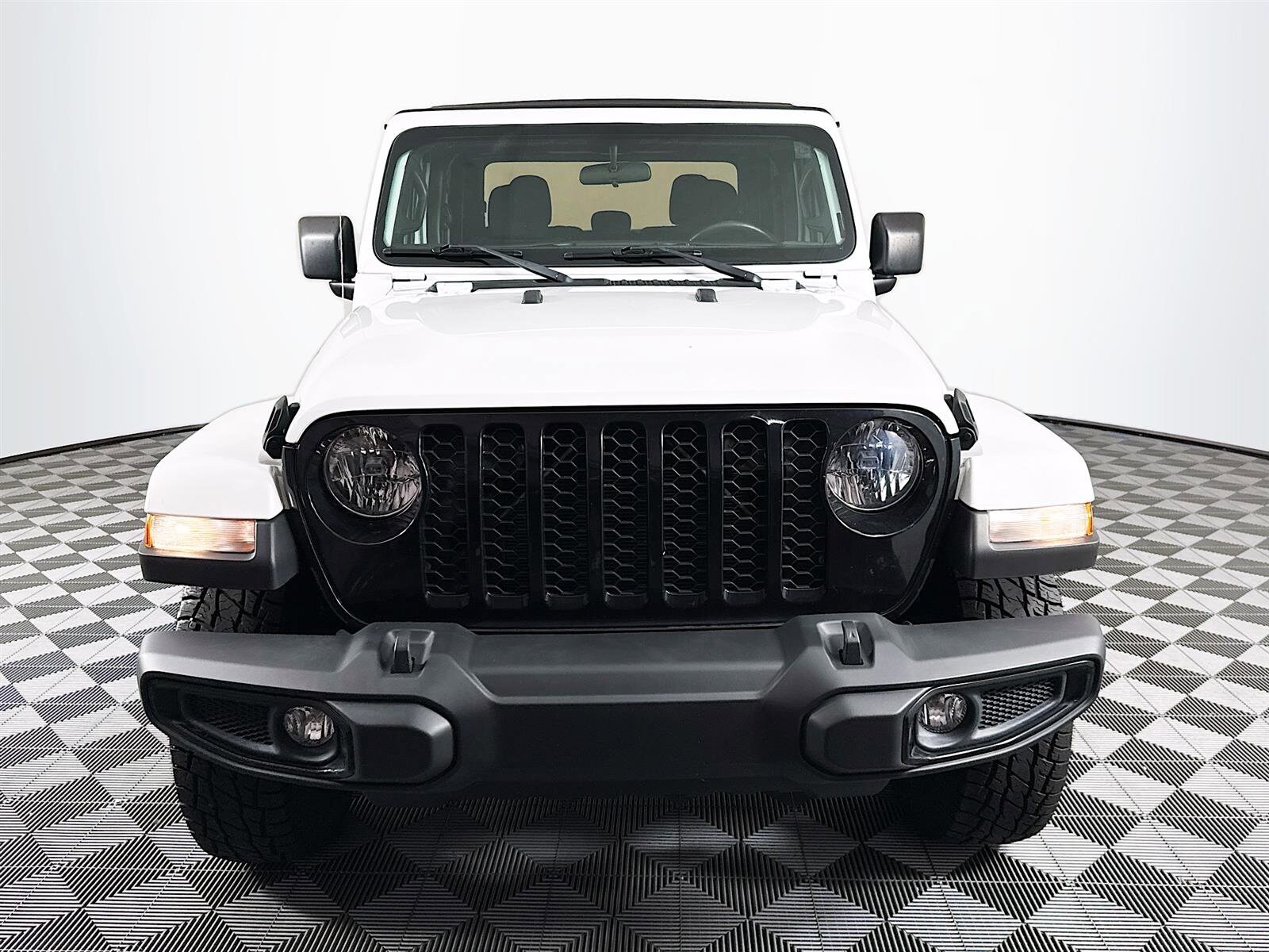 2021 Jeep Gladiator Willys photo 2