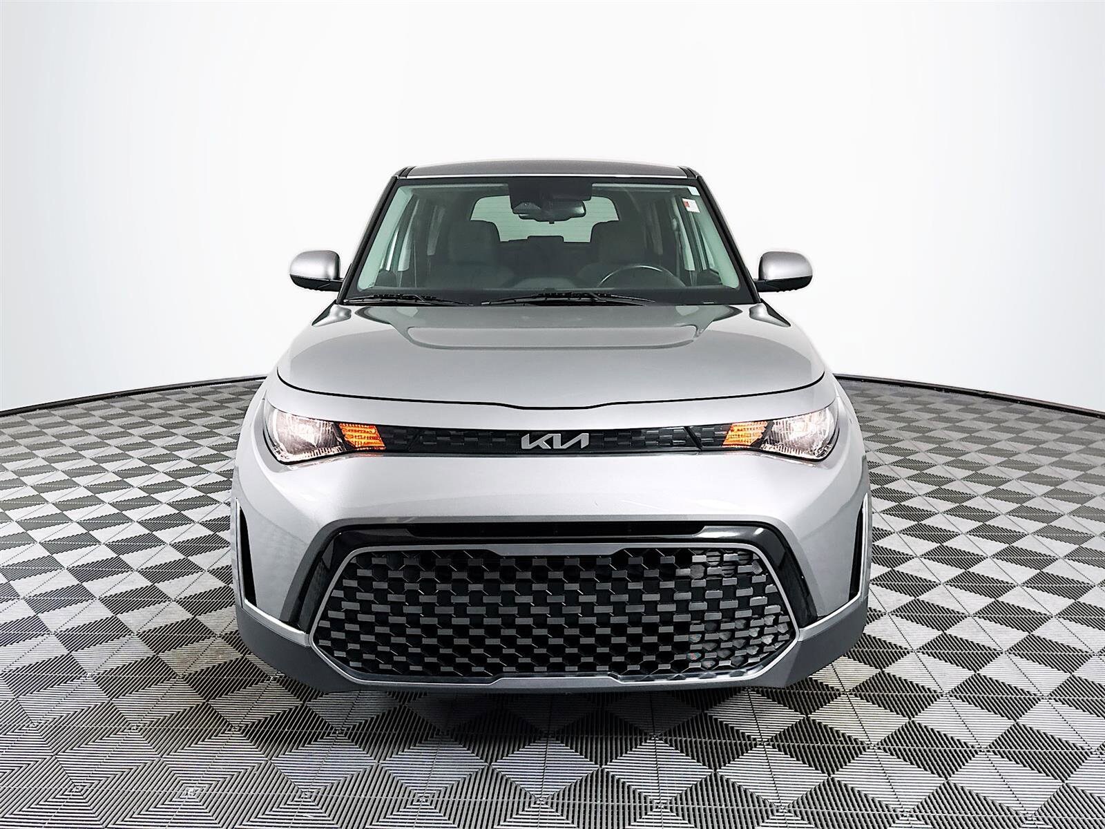 2023 Kia Soul EX photo 2