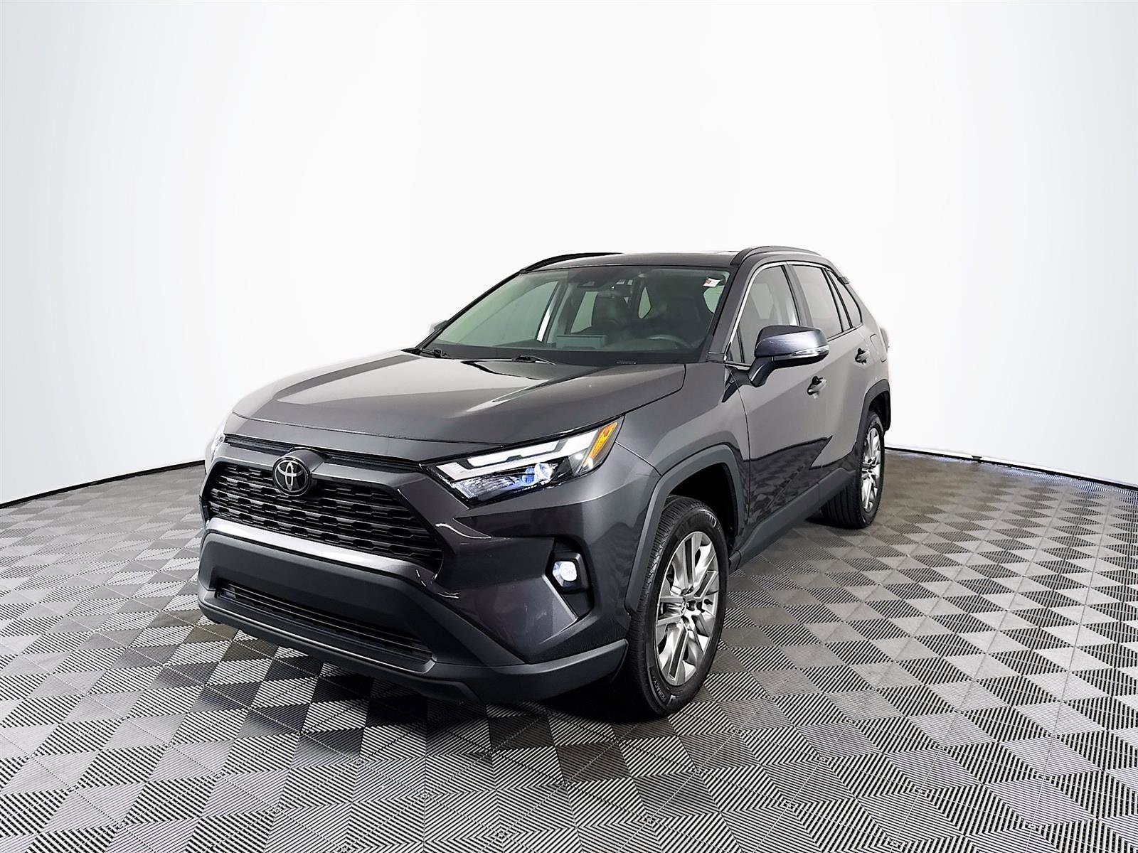2024 Toyota RAV4 XLE Premium photo 3