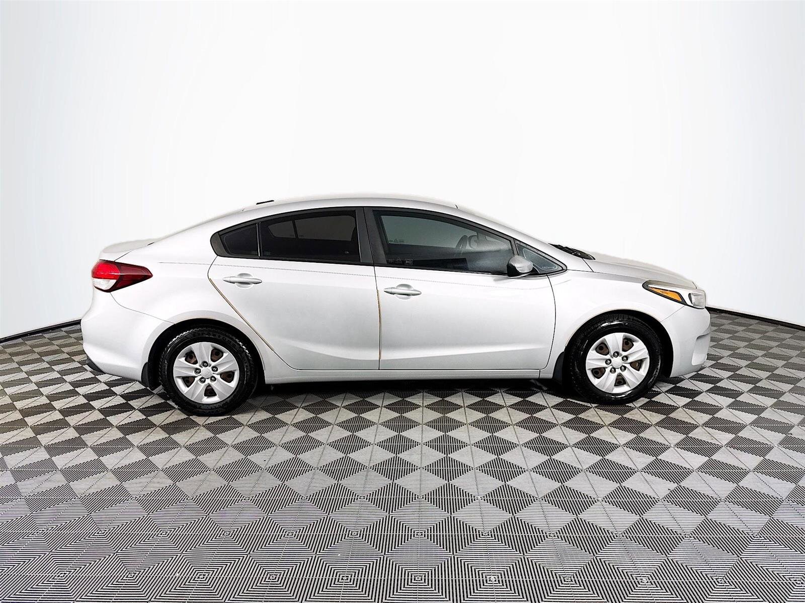 2018 Kia Forte LX Base photo 4