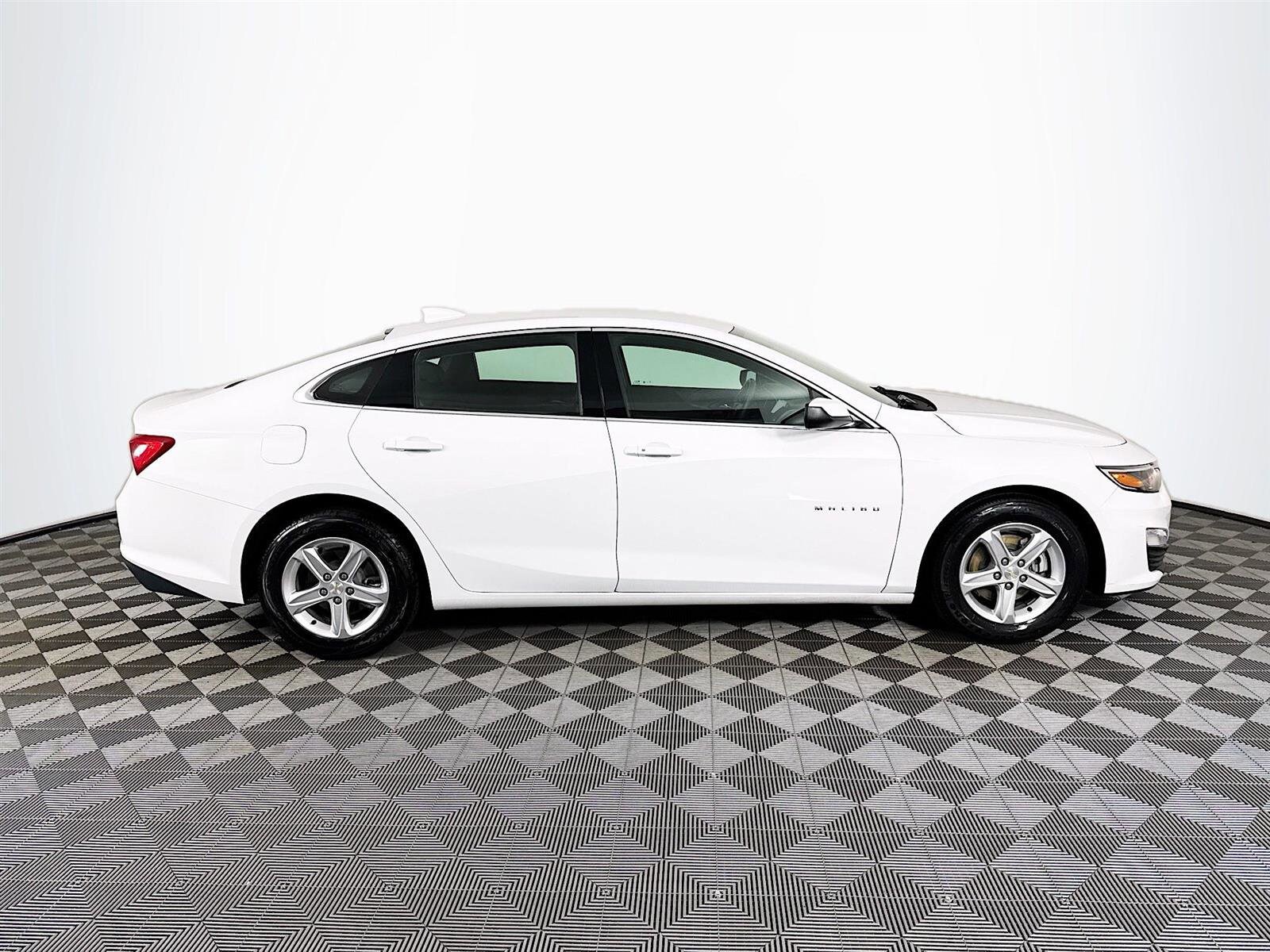 2024 Chevrolet Malibu 1LT photo 4