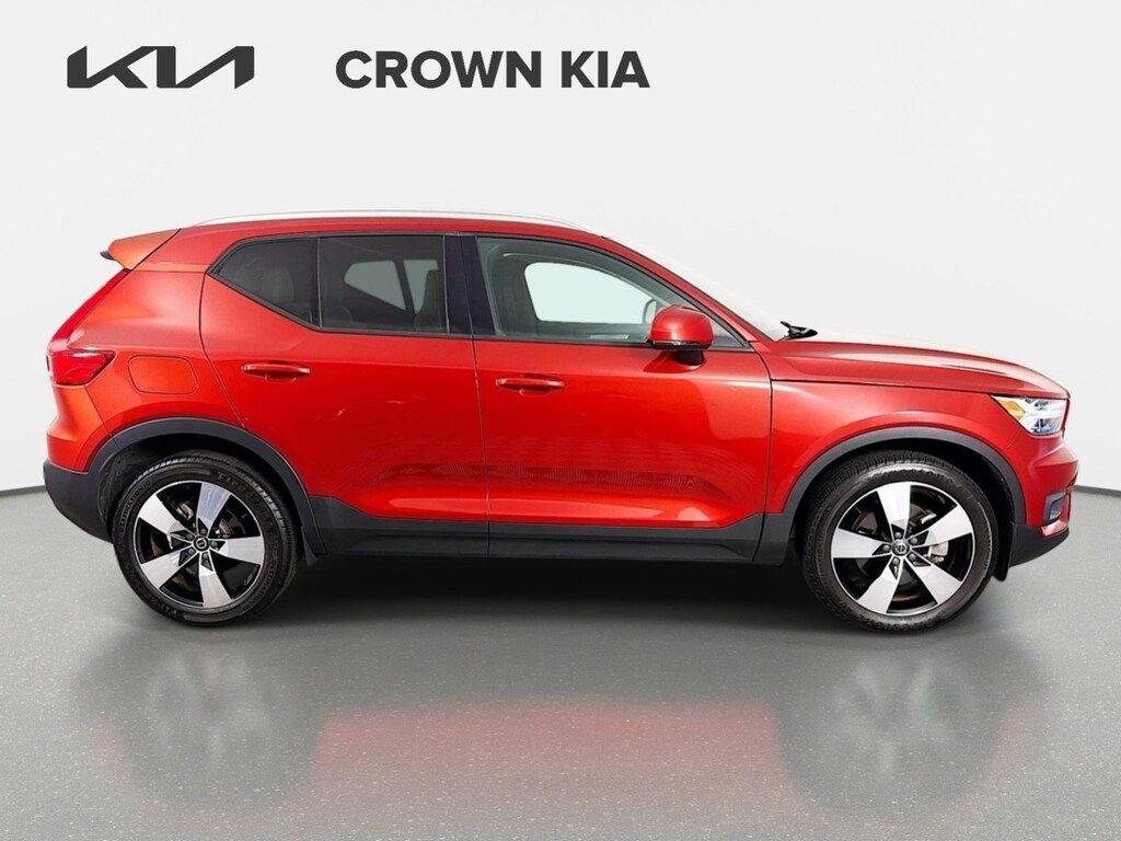 Used 2021 Volvo XC40 Momentum SUV
