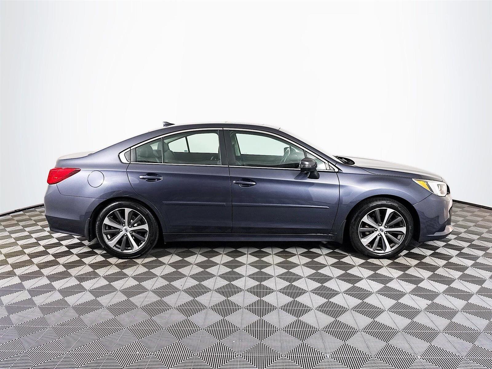 2016 Subaru Legacy 2.5i Limited photo 4