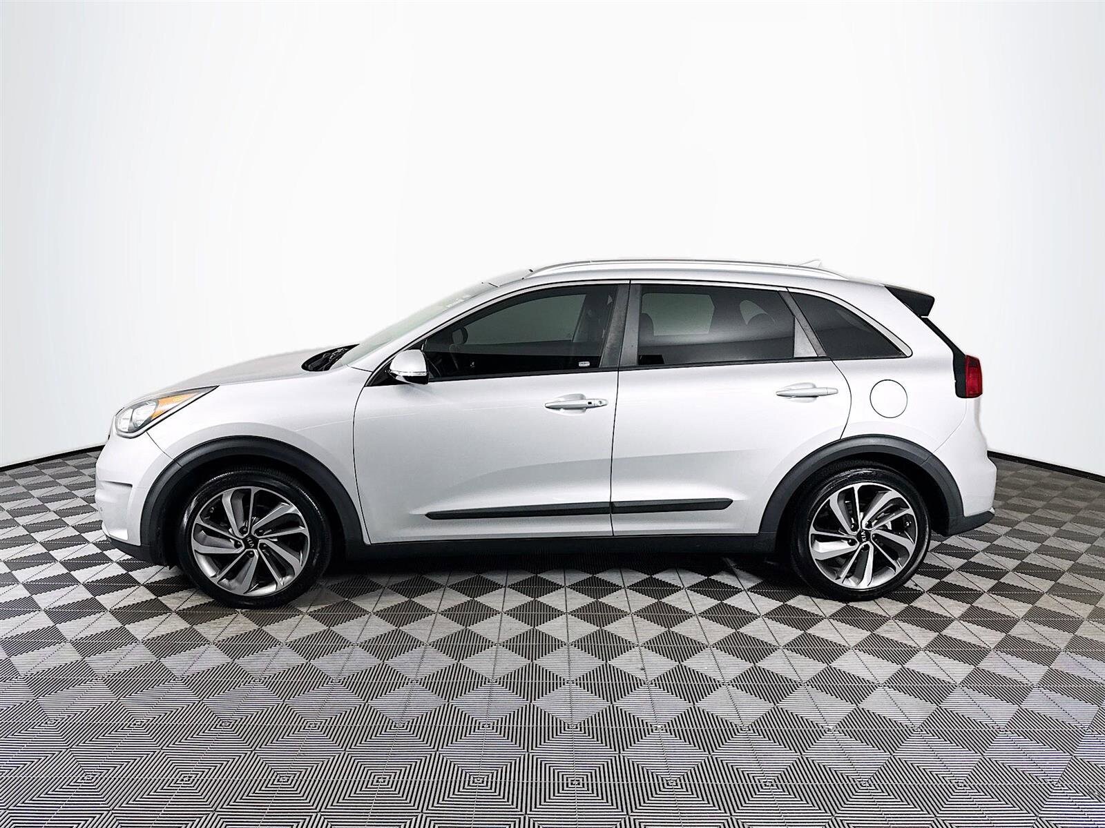 2019 Kia Niro Touring photo 3