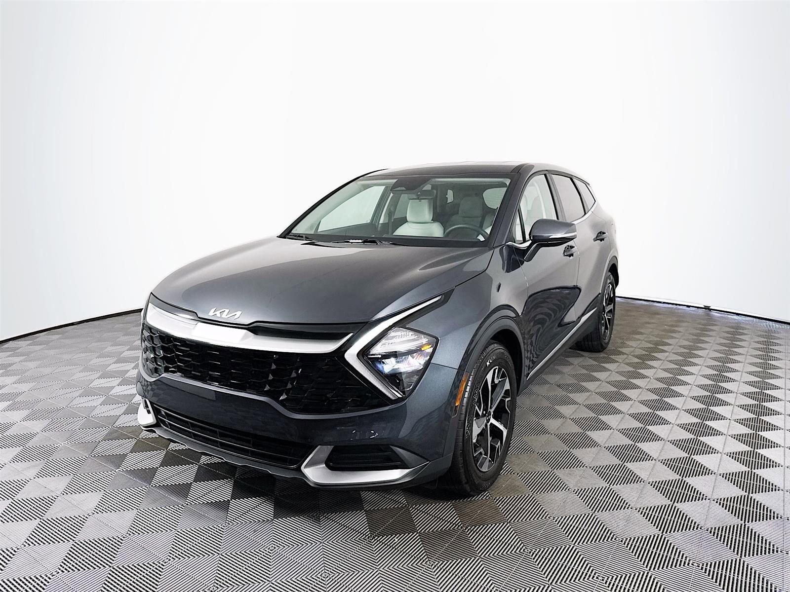 2023 Kia Sportage EX photo 3