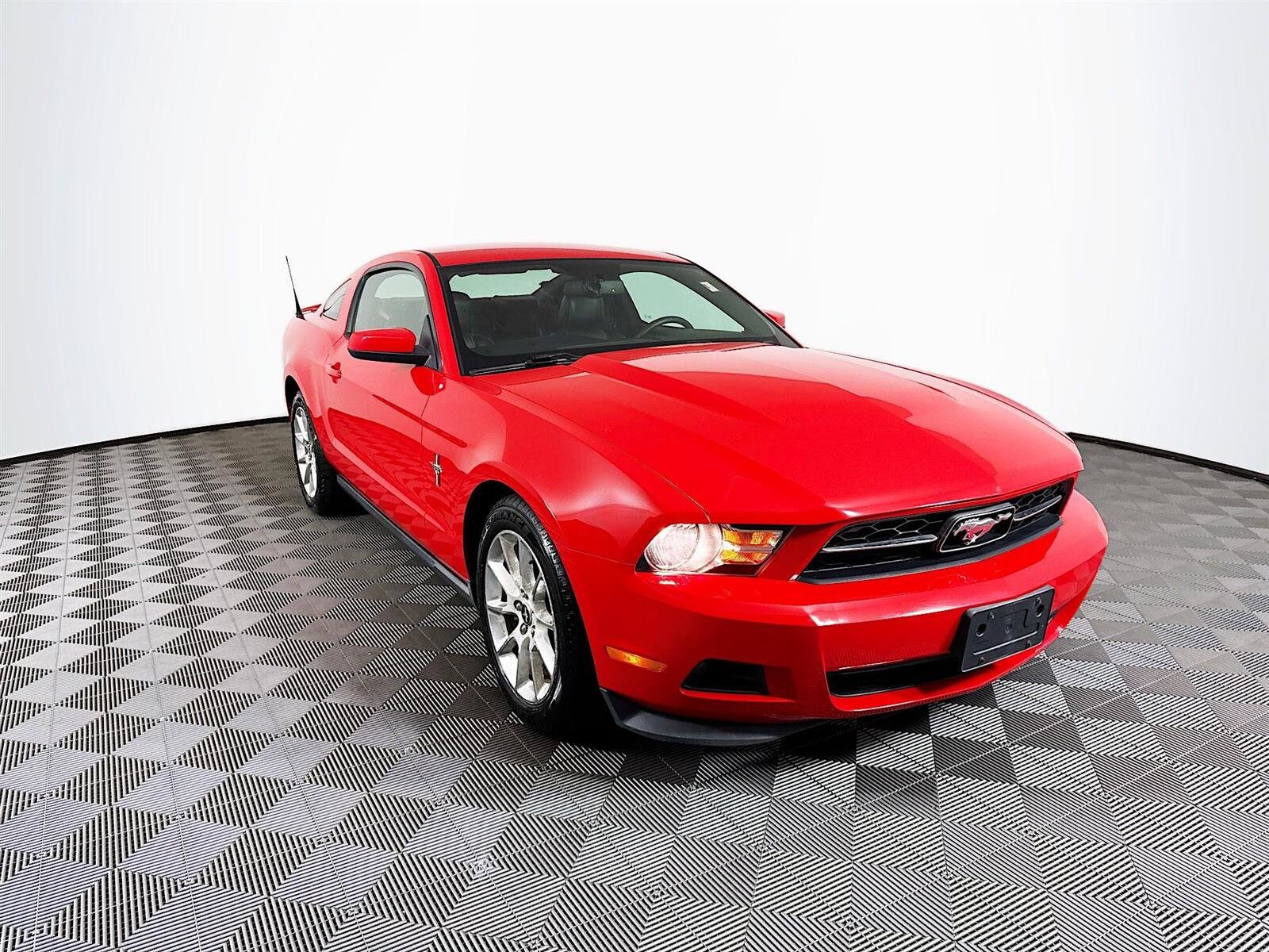 2011 Ford Mustang V6 Premium photo 3