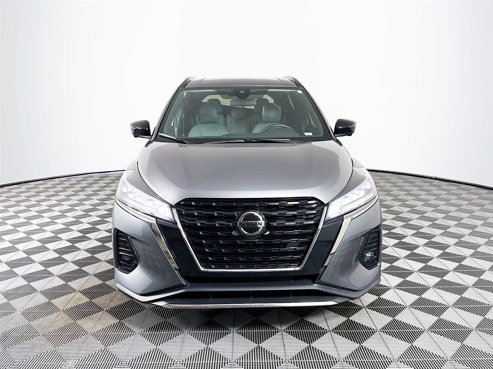 2021 Nissan Kicks SR photo 2