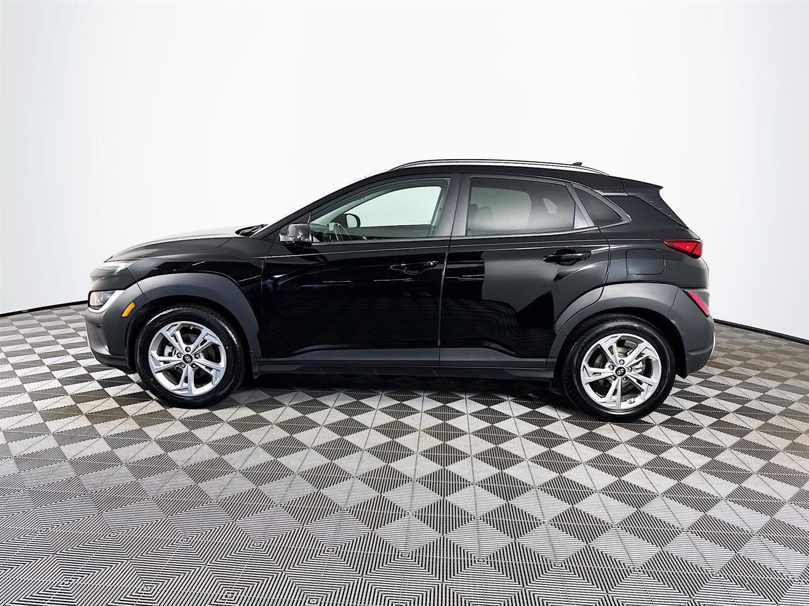 2023 Hyundai Kona SEL photo 2