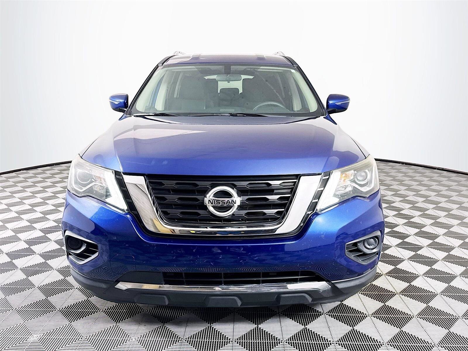 2019 Nissan Pathfinder S photo 2