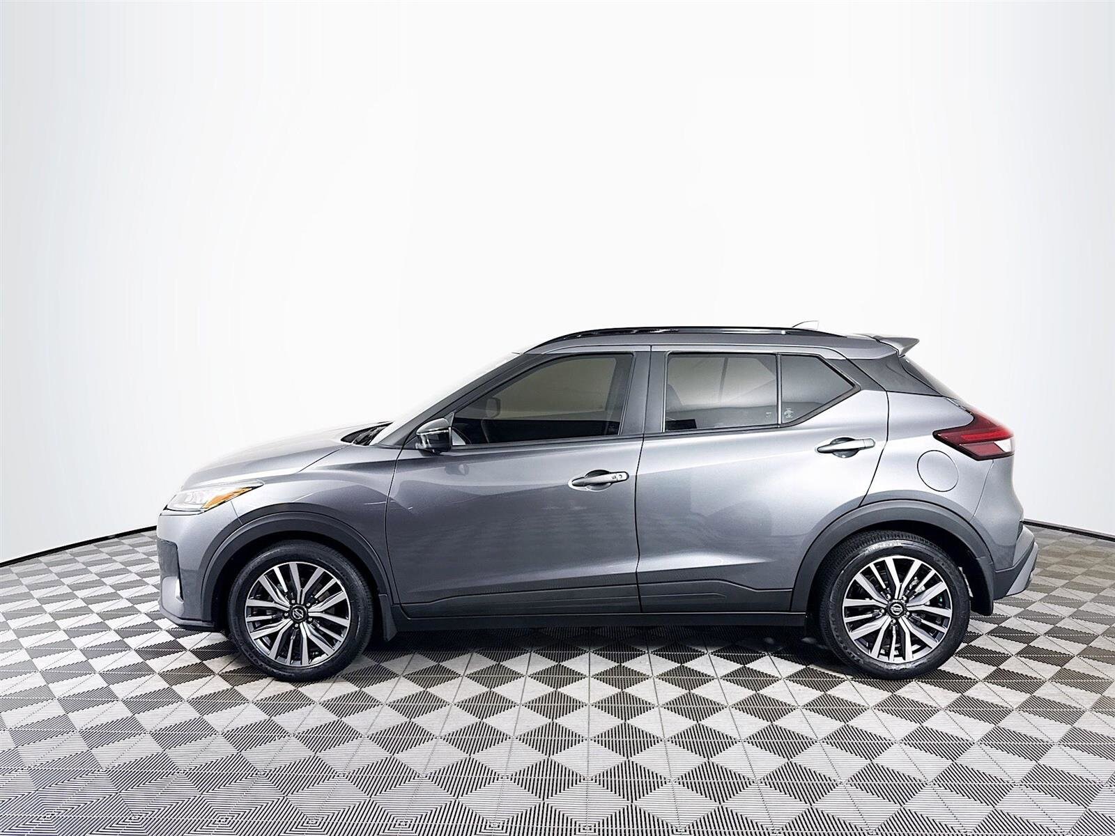 2021 Nissan Kicks SR photo 4