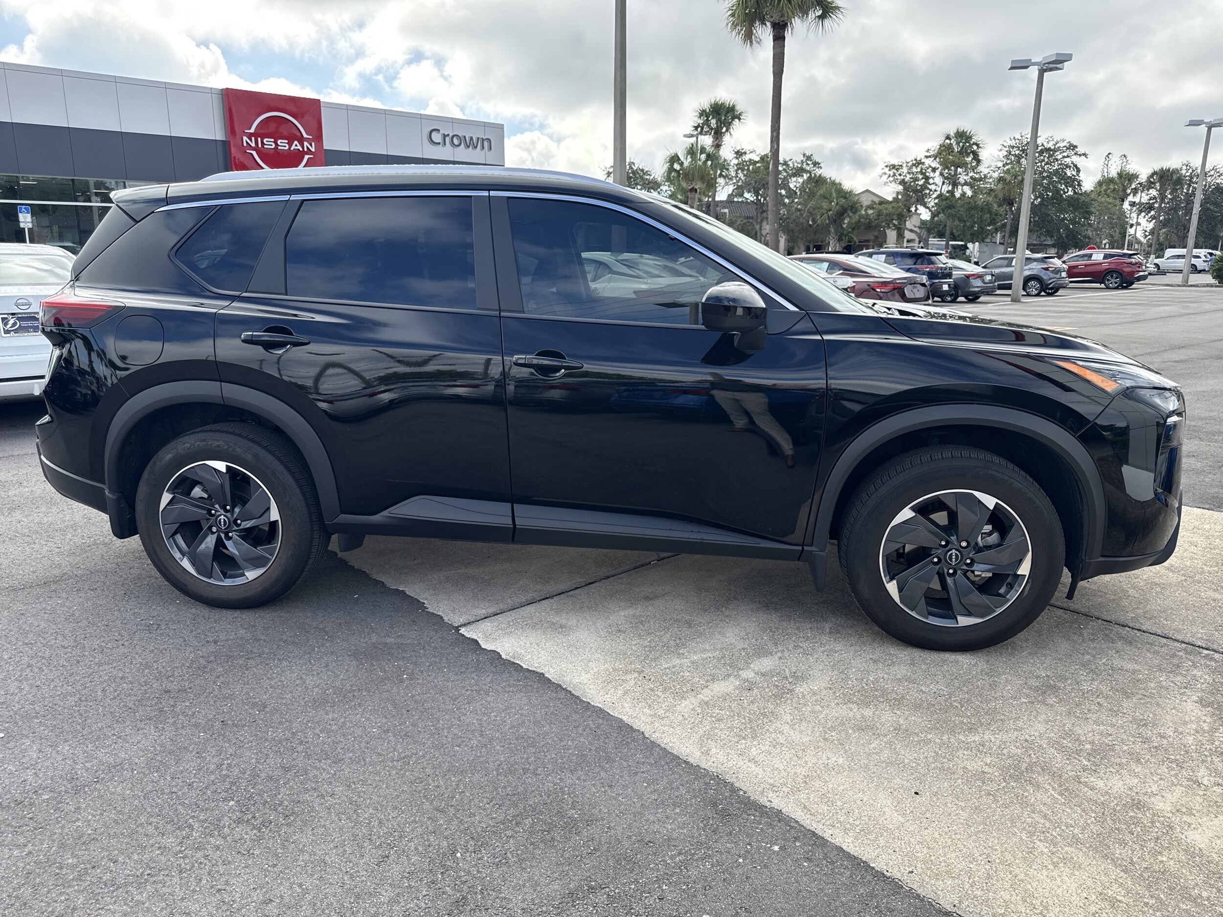 2024 Nissan Rogue SV photo 2