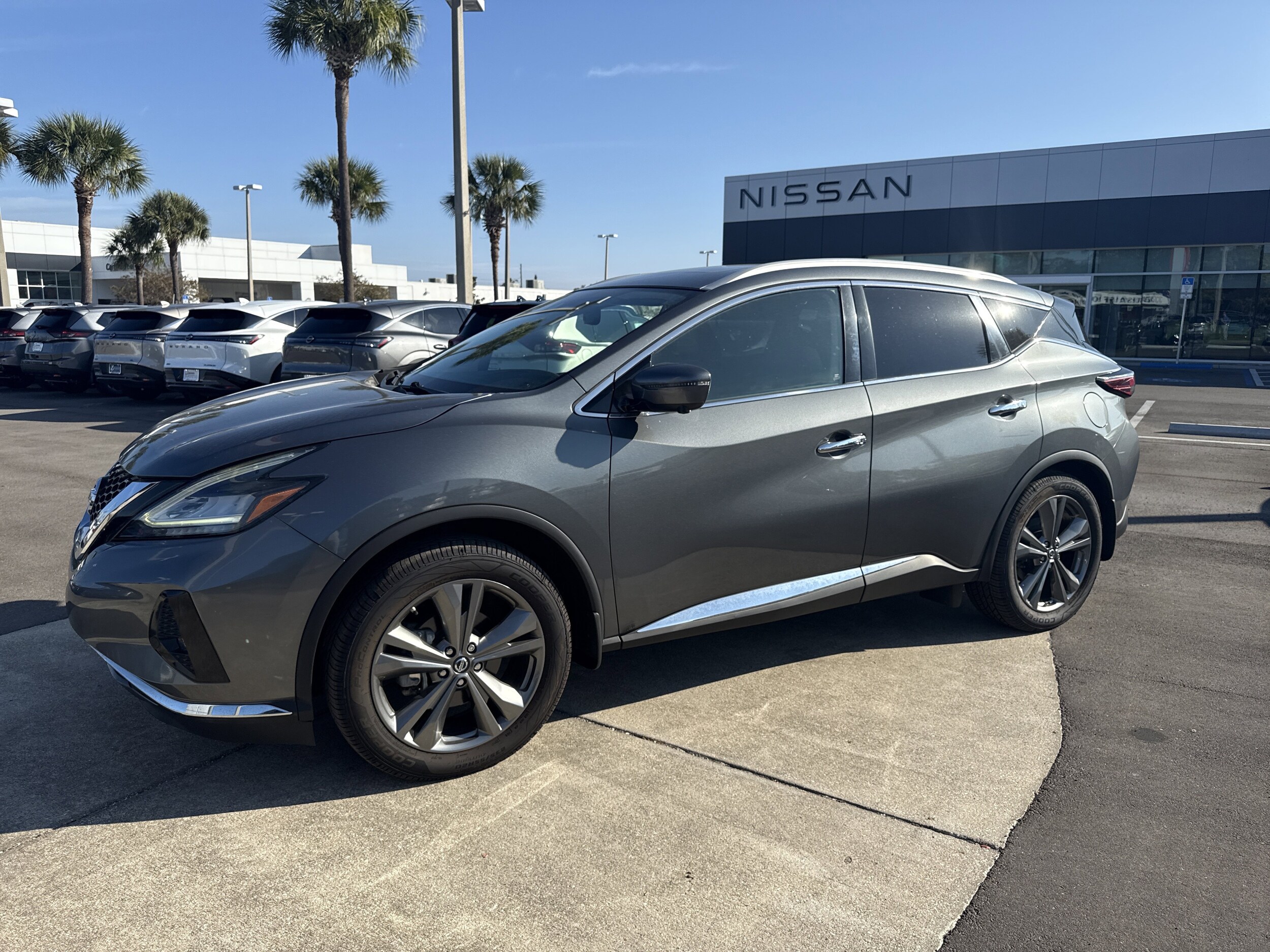 2019 Nissan Murano Platinum photo 2