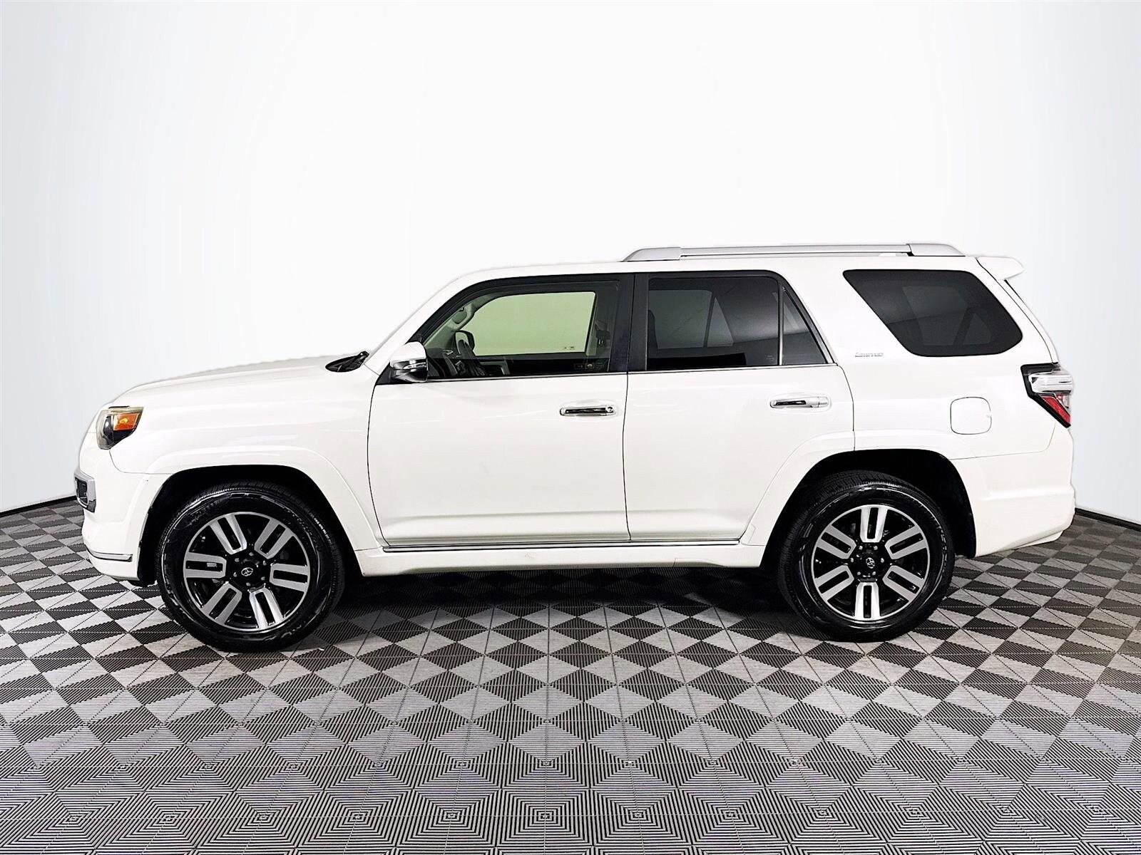 2014 Toyota 4Runner Limited photo 3