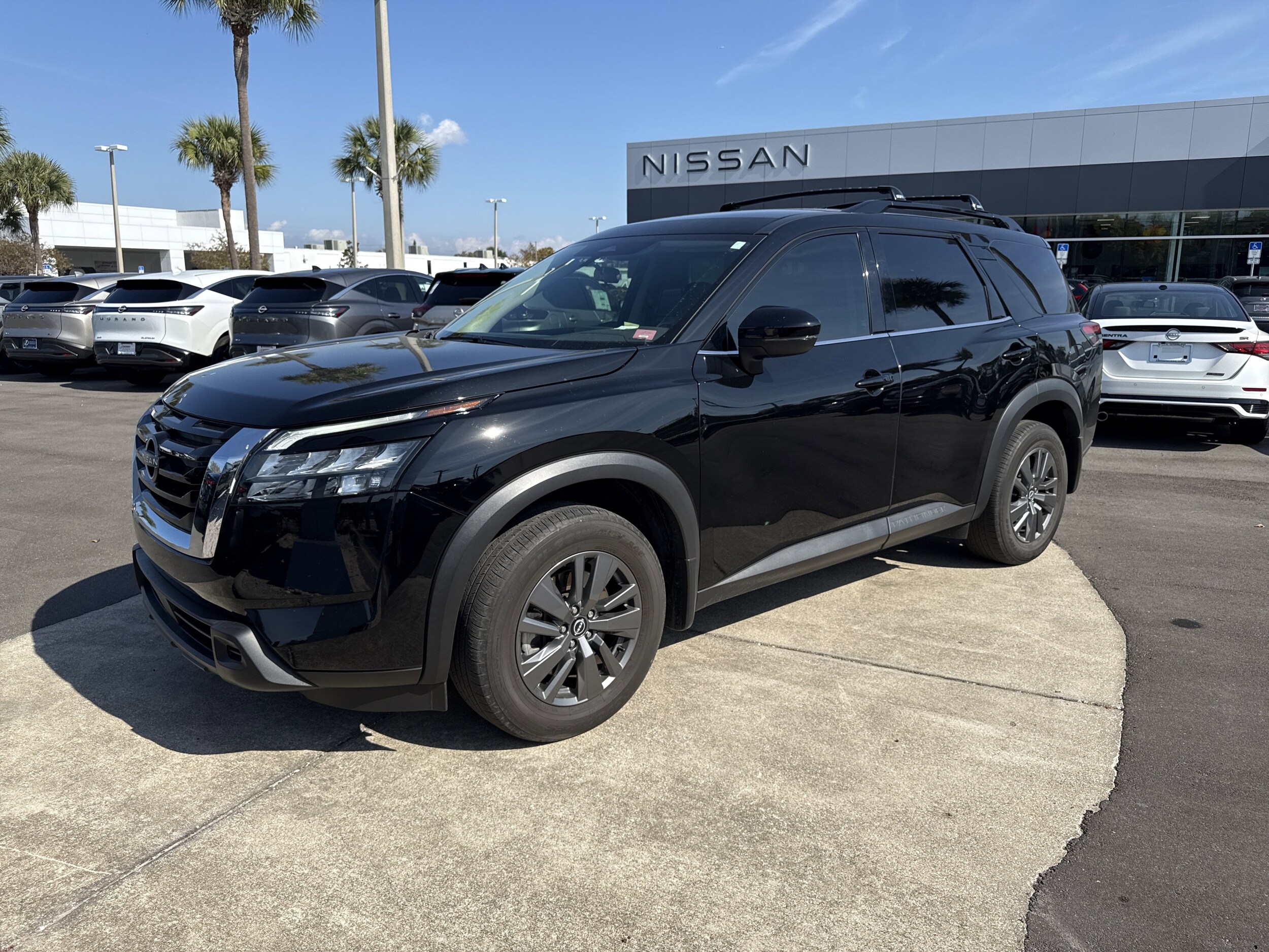 2024 Nissan Pathfinder SV photo 2