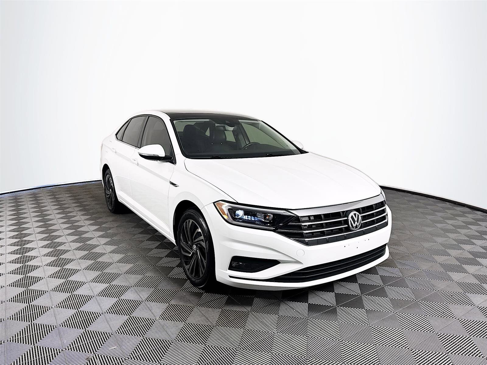 2019 Volkswagen Jetta SEL Premium photo 3