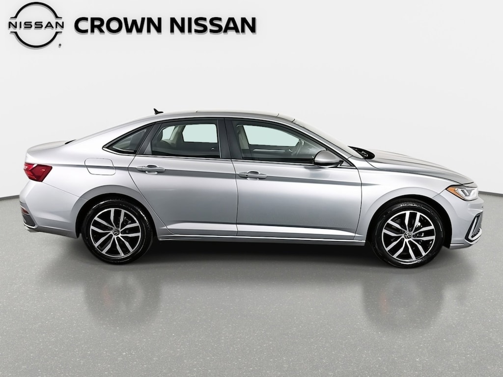 Used 2025 Volkswagen Jetta SE Sedan