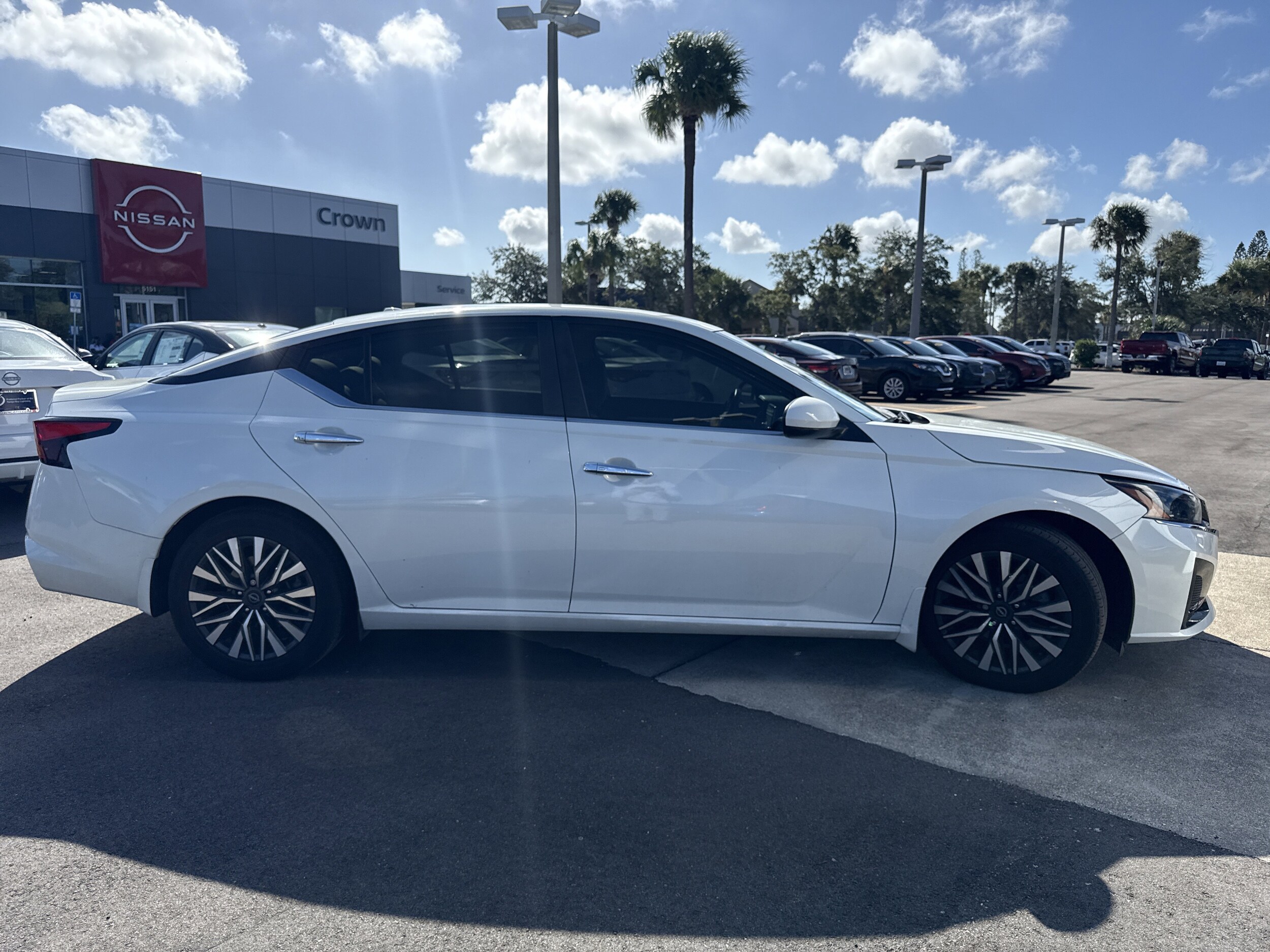 2023 Nissan Altima 2.5 SV photo 3