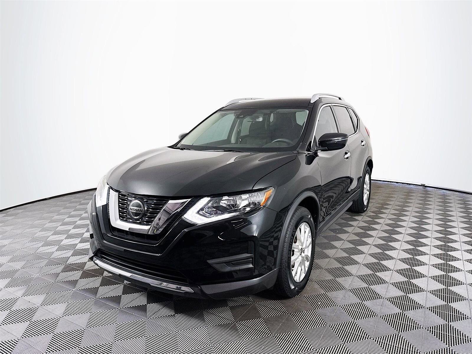 2020 Nissan Rogue SV photo 2