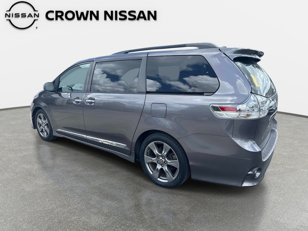 Used 2019 Toyota Sienna SE Premium Van