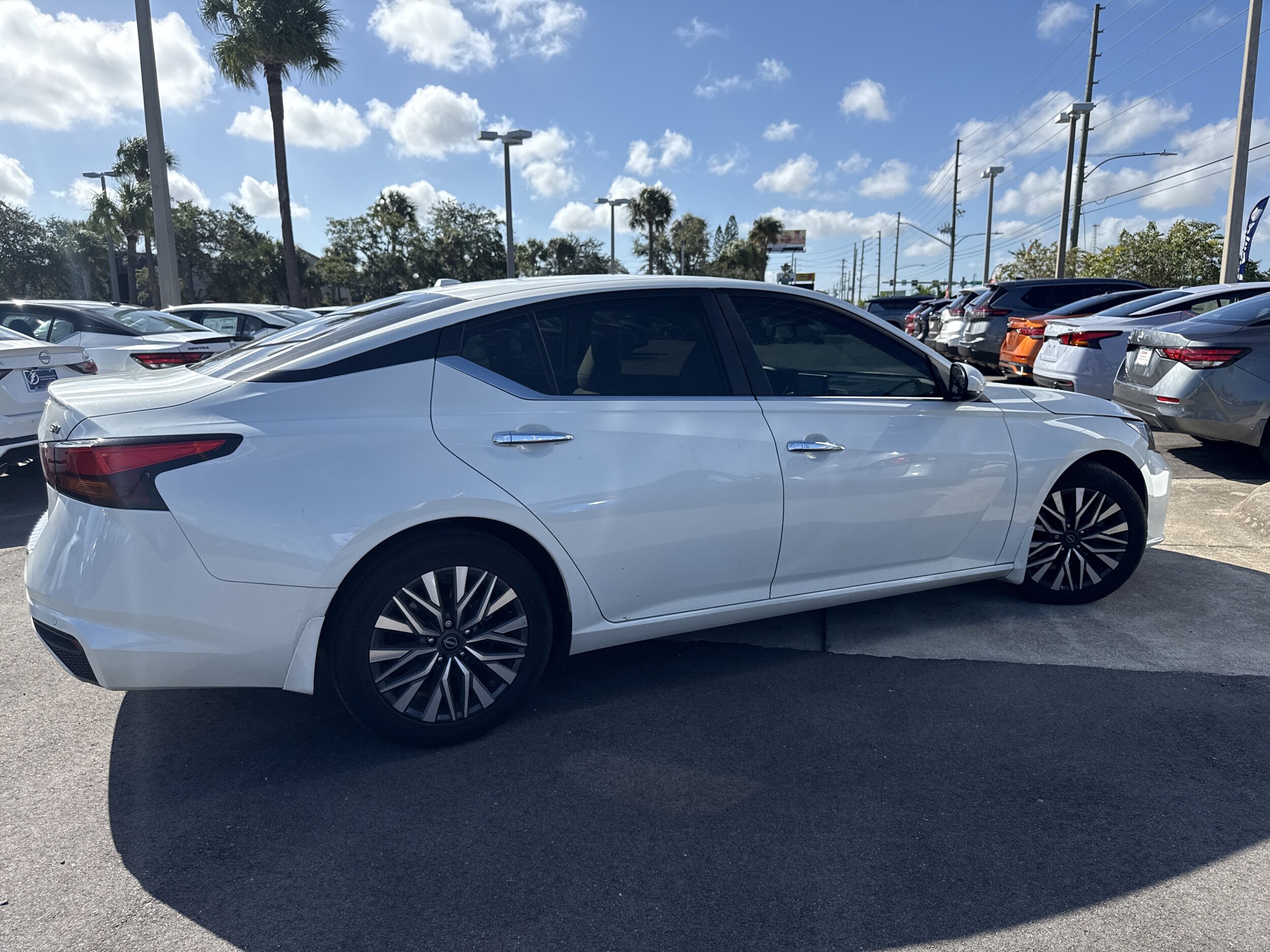2023 Nissan Altima 2.5 SV photo 4