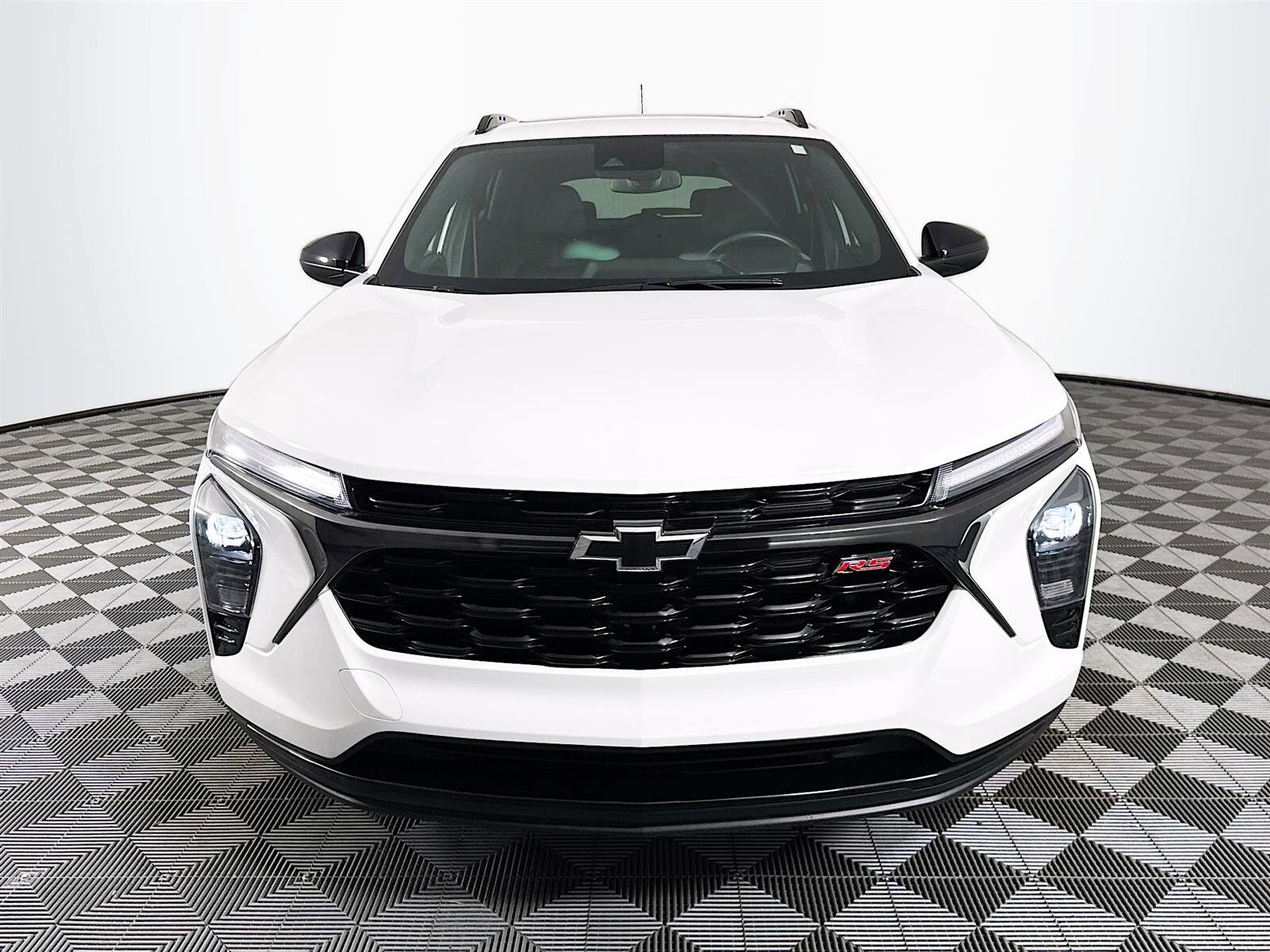 2024 Chevrolet Trax photo 2