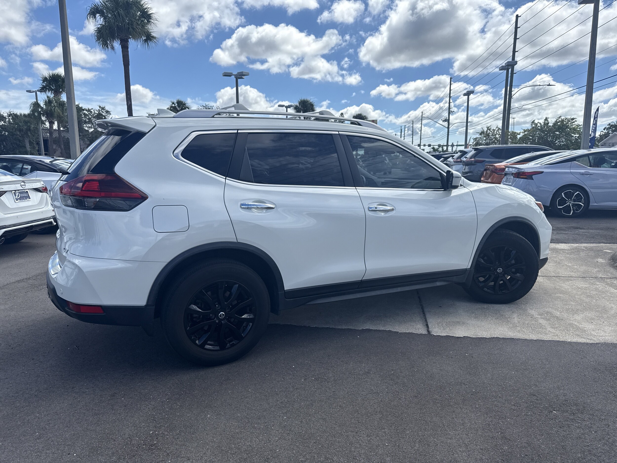 2019 Nissan Rogue SV photo 4