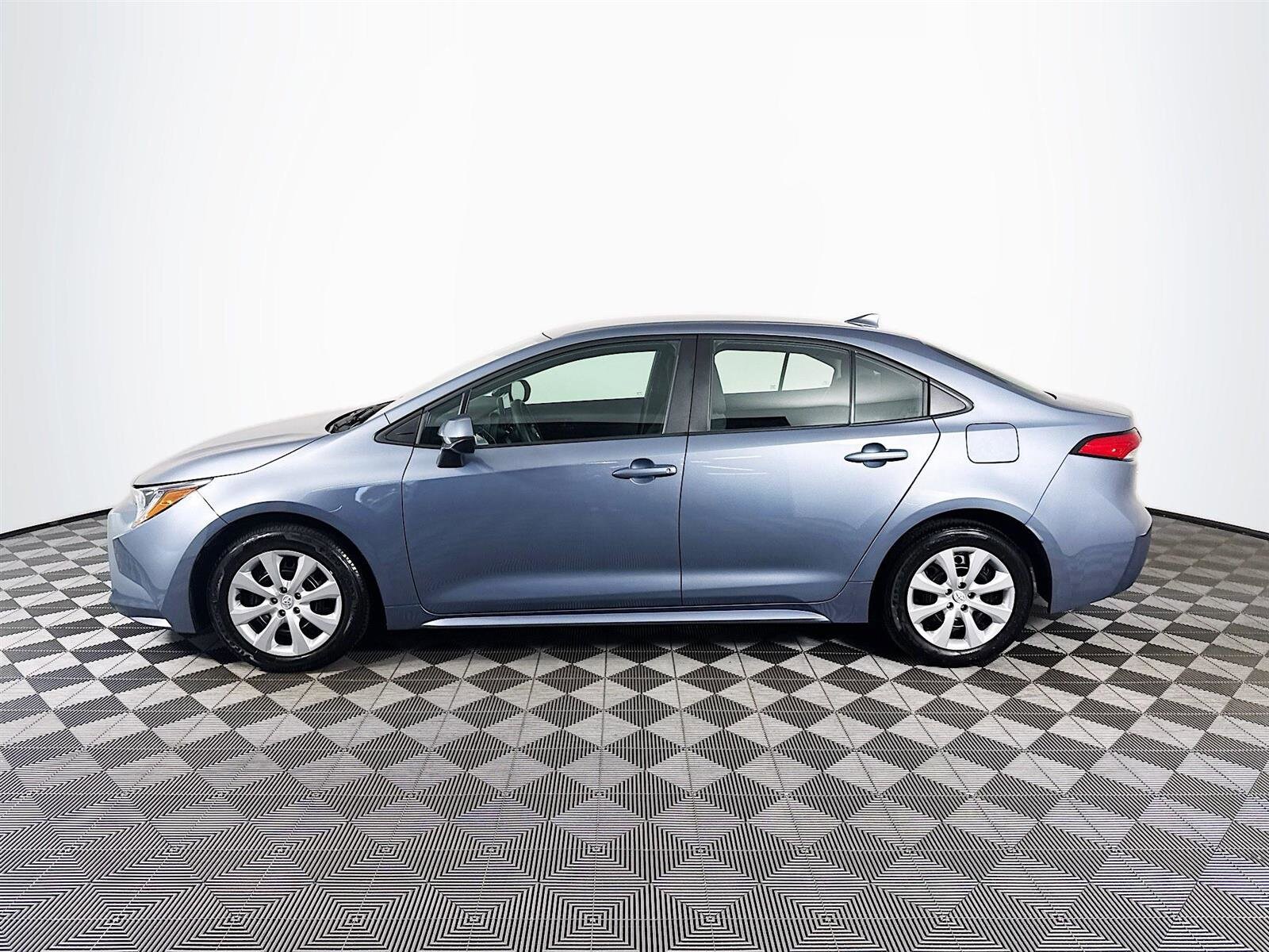 2024 Toyota Corolla LE photo 3