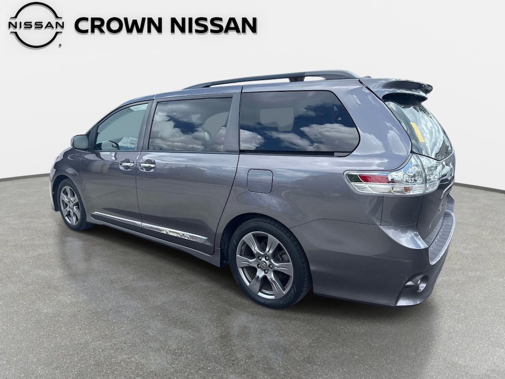 Used 2019 Toyota Sienna SE Premium Van