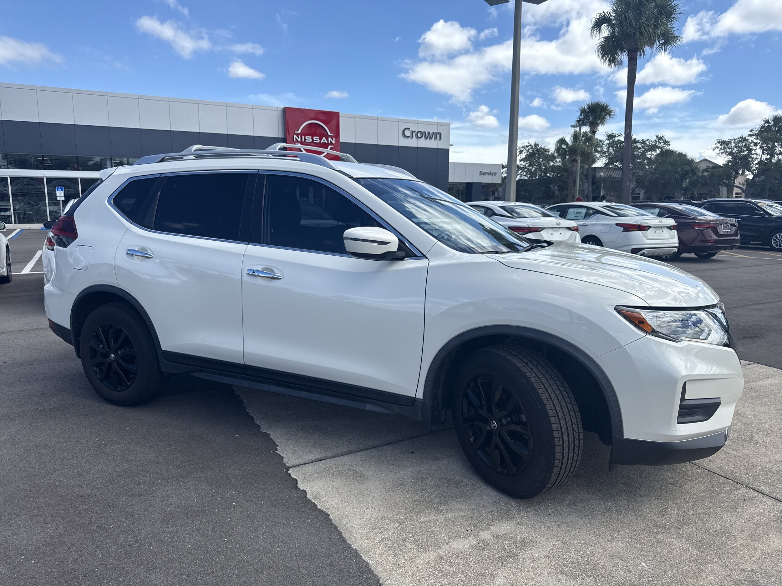 2019 Nissan Rogue SV photo 2