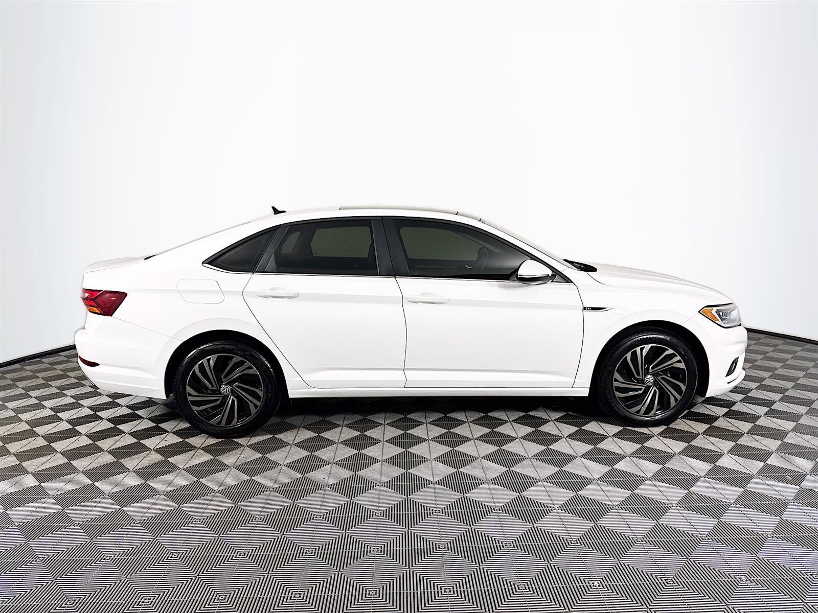 2019 Volkswagen Jetta SEL Premium photo 4