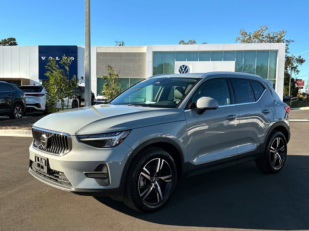 Certified 2025 Volvo XC40 Core Bright Theme B5 AWD Core Bright Theme