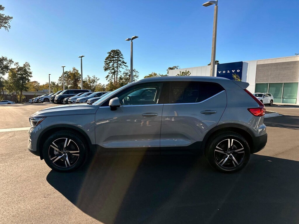 Certified 2025 Volvo XC40 Core Bright Theme B5 AWD Core Bright Theme