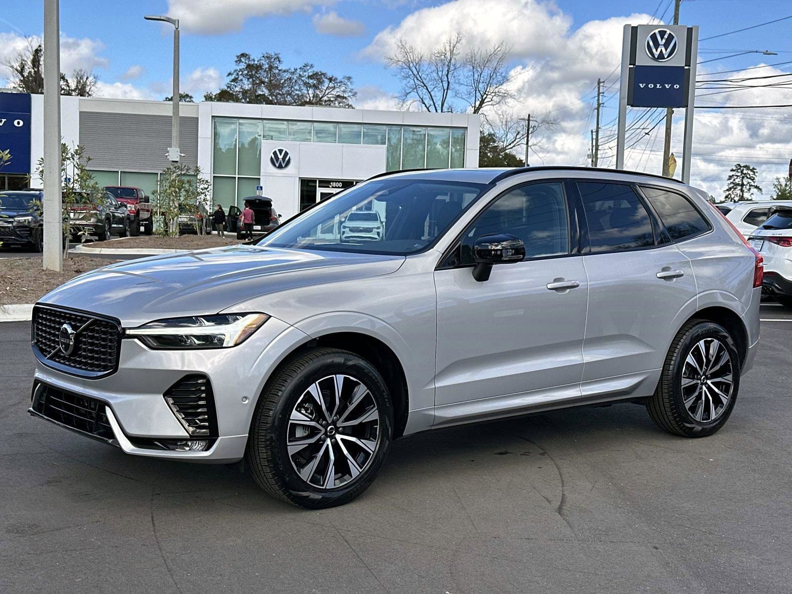 2025 Volvo XC60 Plus's photo