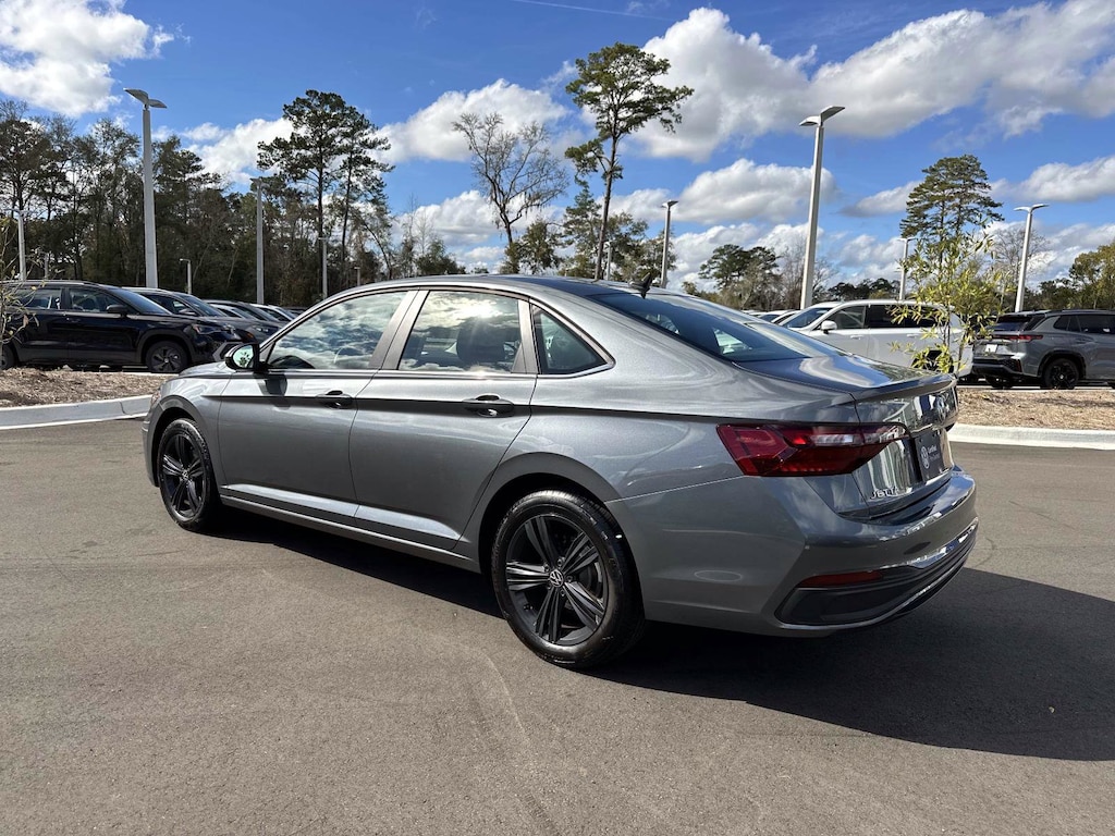 Certified 2023 Volkswagen Jetta SE SE Auto