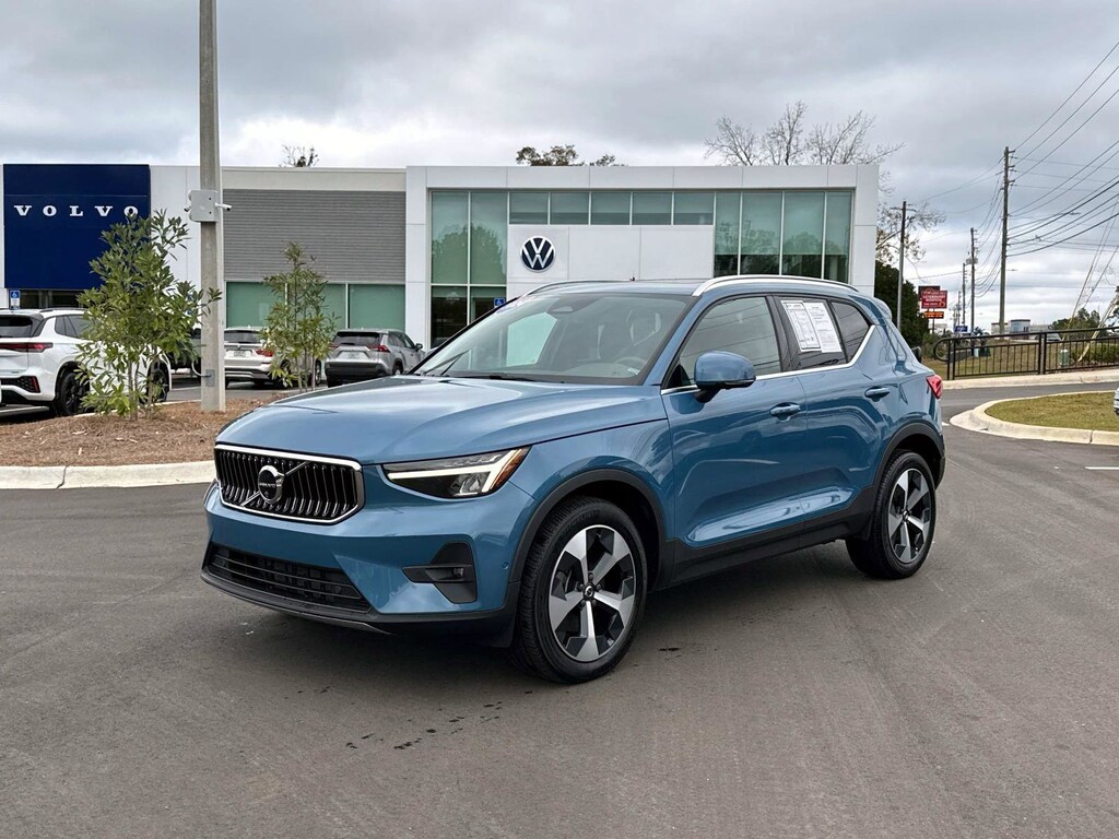 Certified 2024 Volvo XC40 Plus Bright Theme B5 AWD Plus Bright Theme