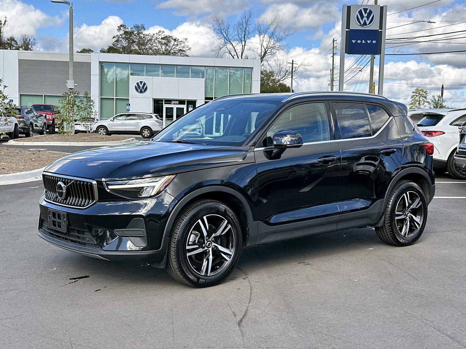 2025 Volvo XC40 Core's photo