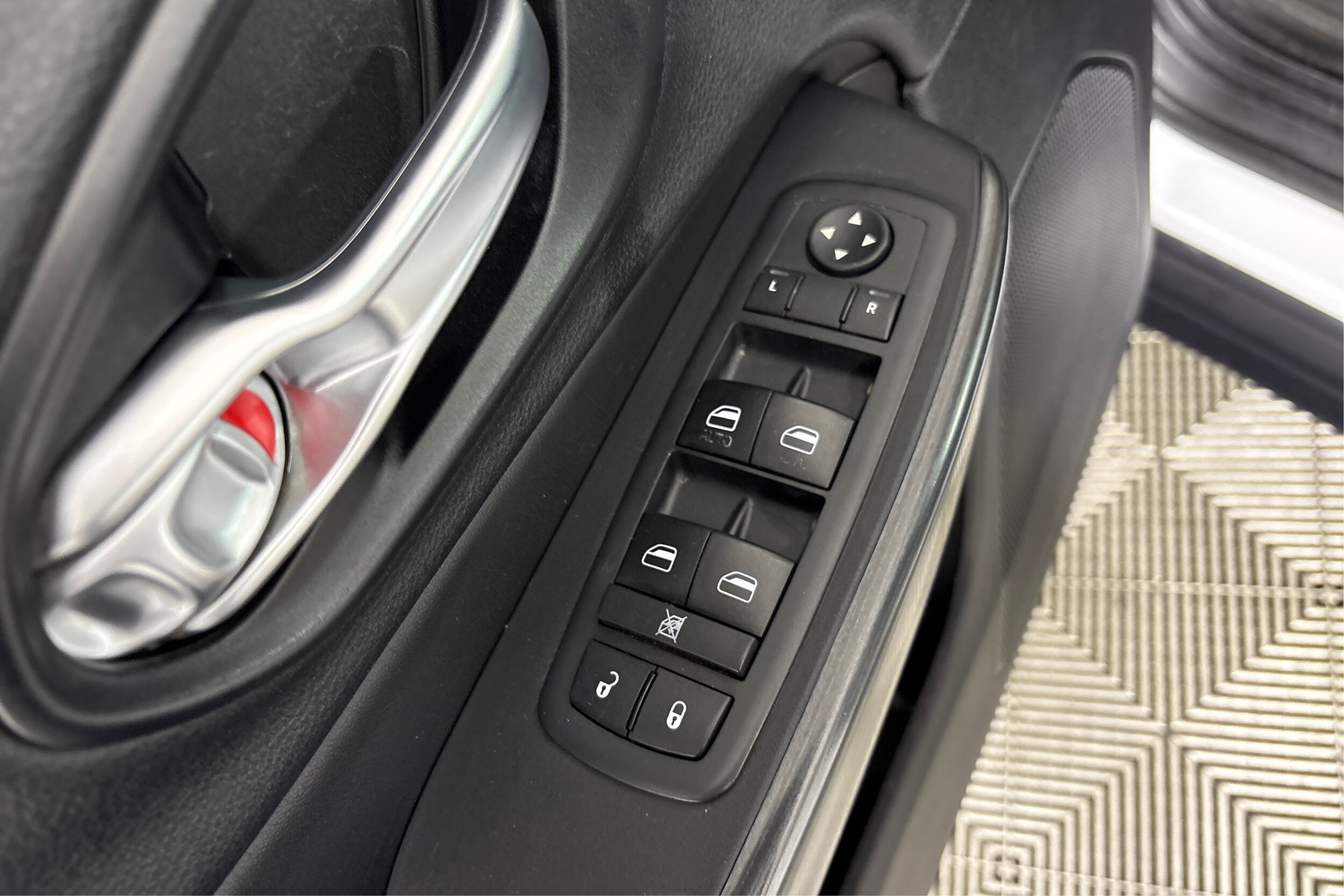 2015 Jeep Cherokee Limited - Photo 28