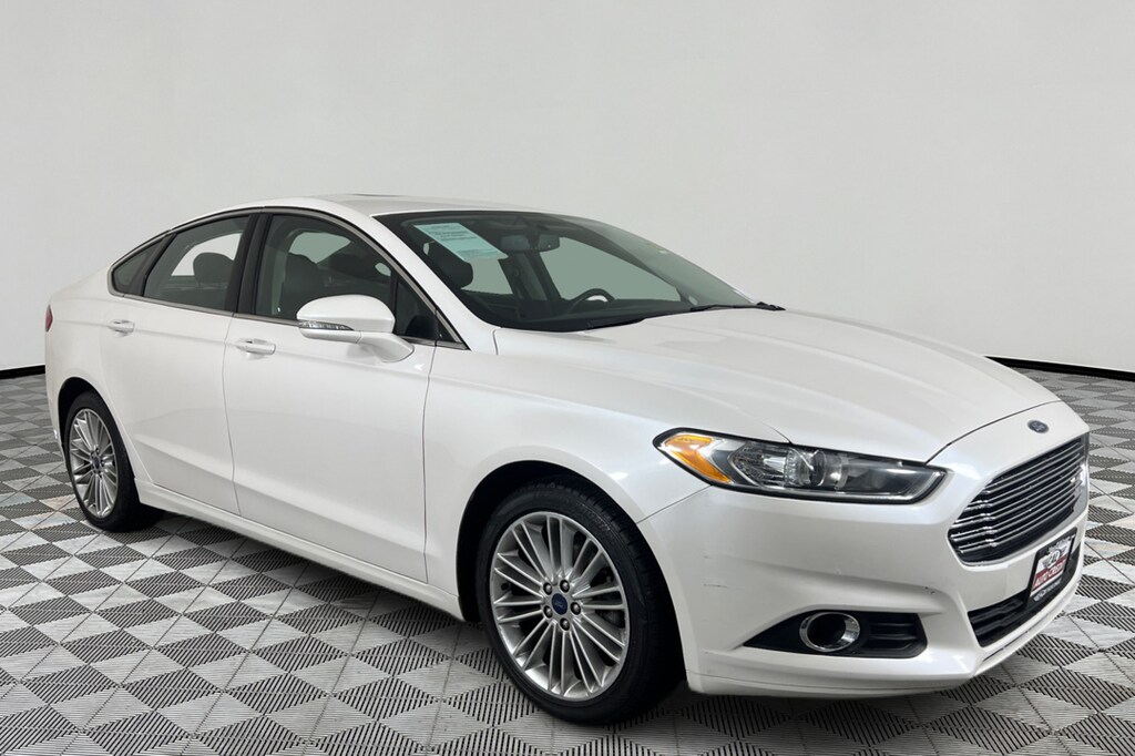 Used 2016 Ford Fusion SE Sedan