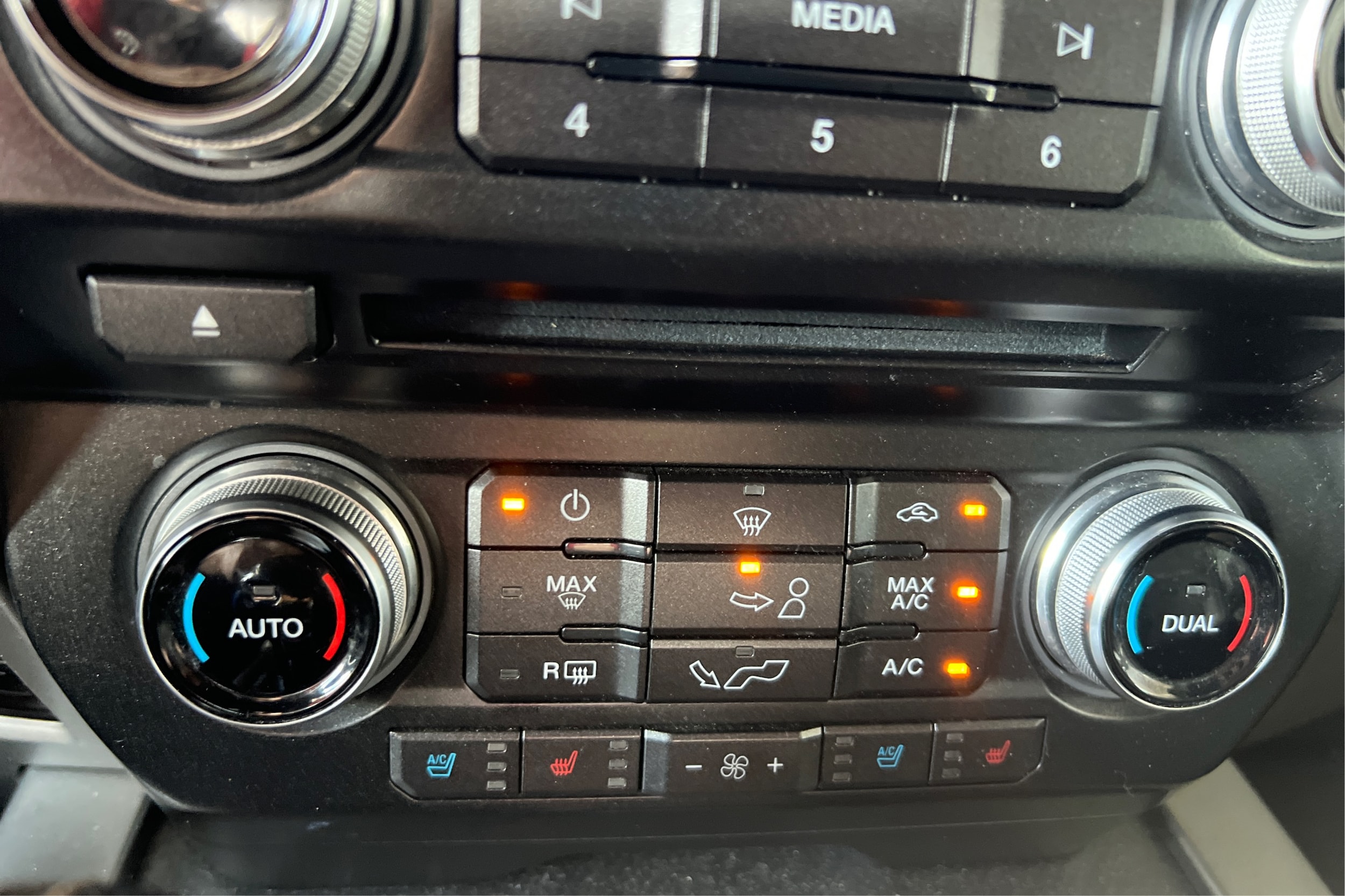 2016 Ford F-150 Lariat - Photo 26