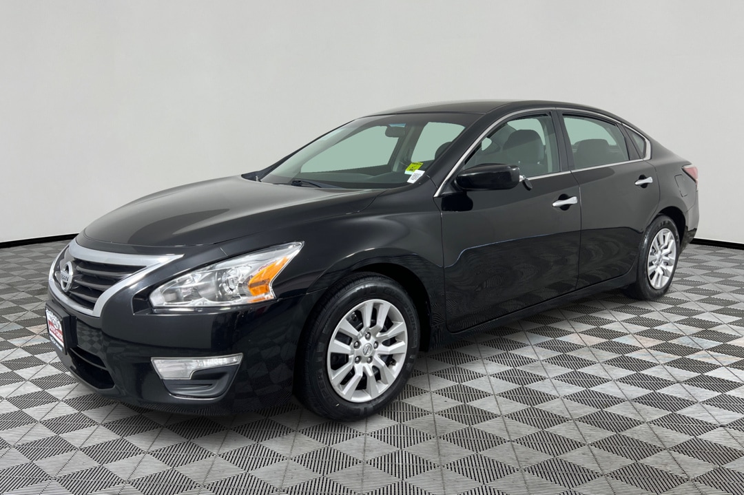 2015 Nissan Altima S's photo