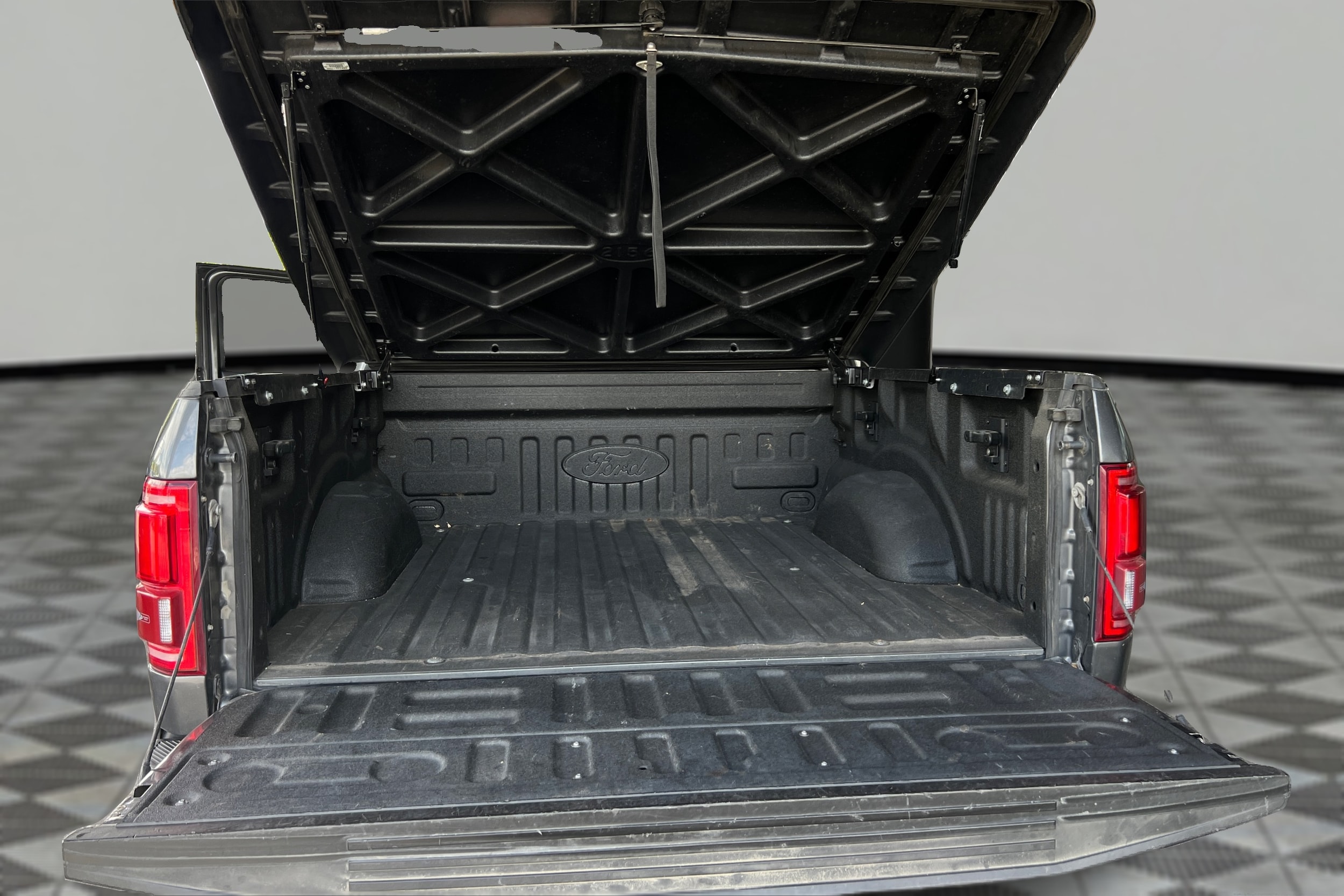 2016 Ford F-150 Lariat - Photo 9