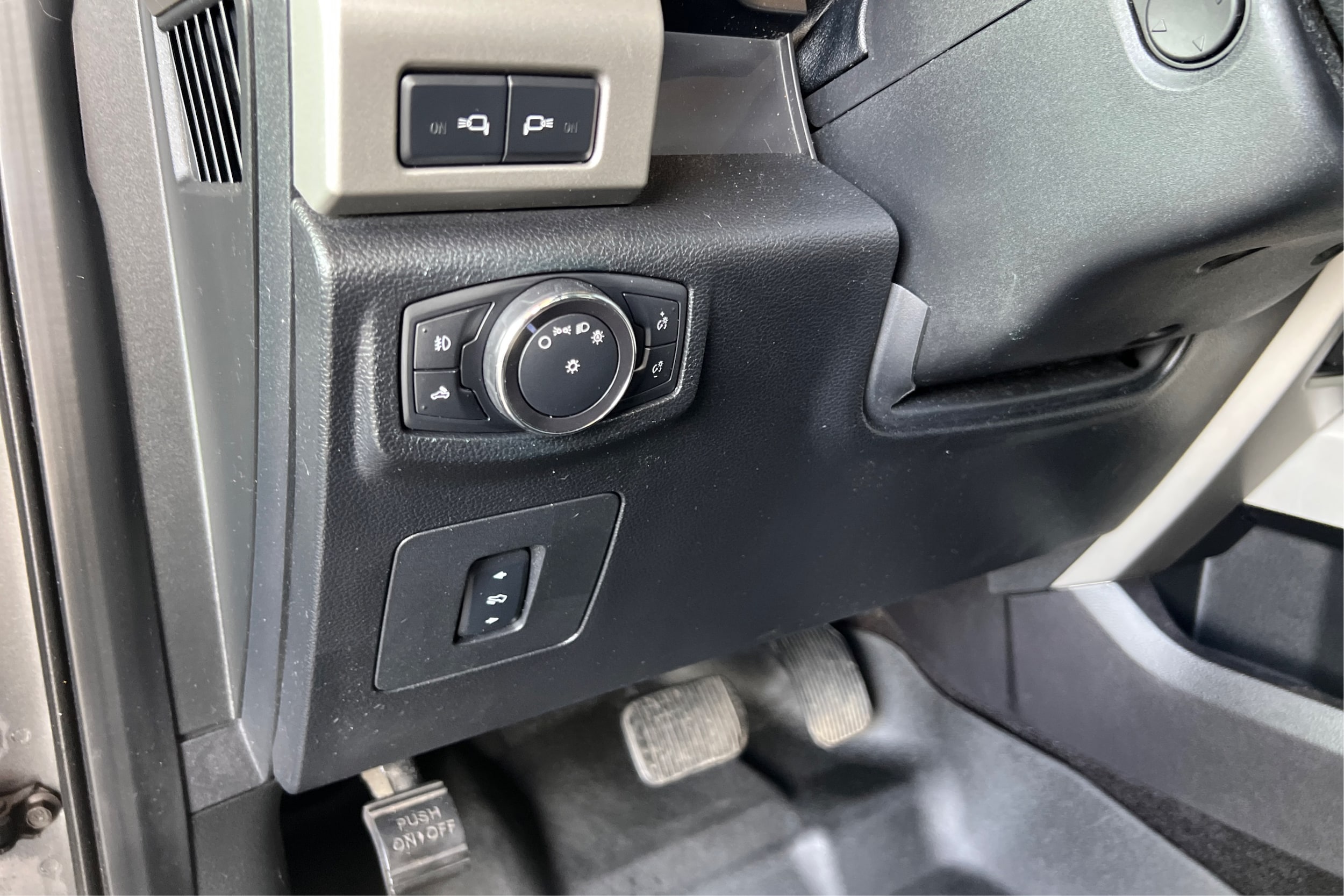2016 Ford F-150 Lariat - Photo 31