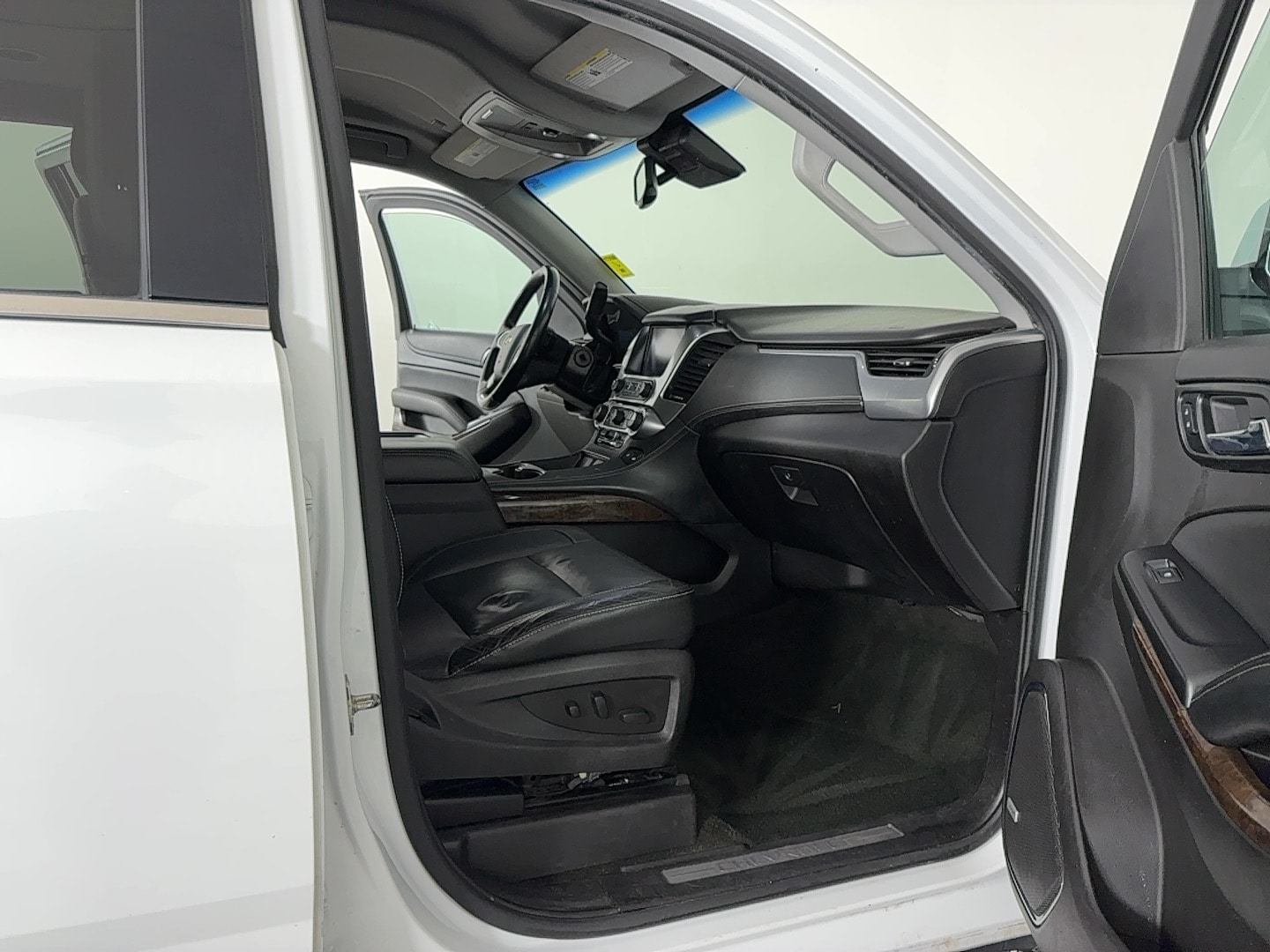 2017 Chevrolet Suburban LT - Photo 14