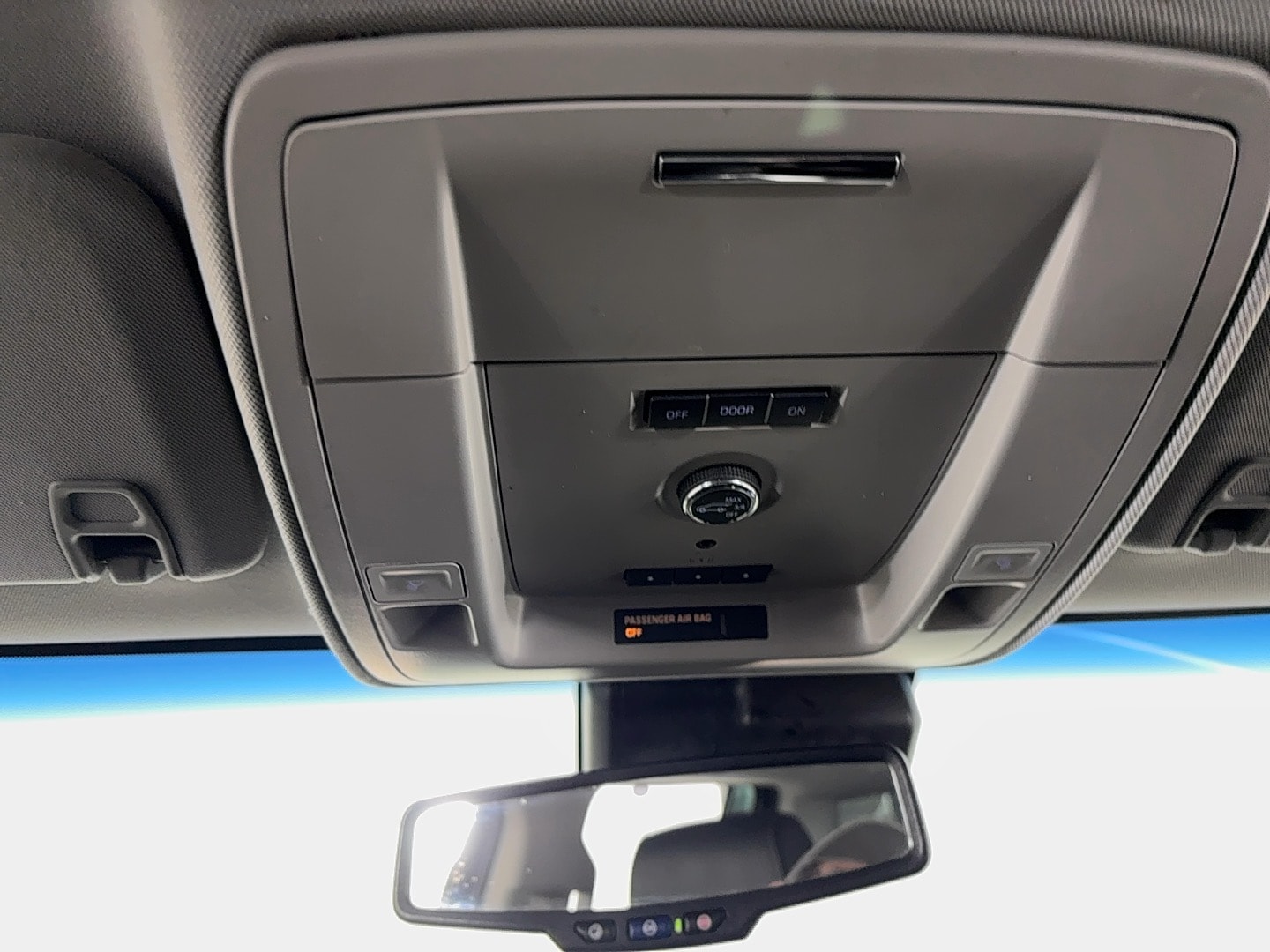 2017 Chevrolet Suburban LT - Photo 28